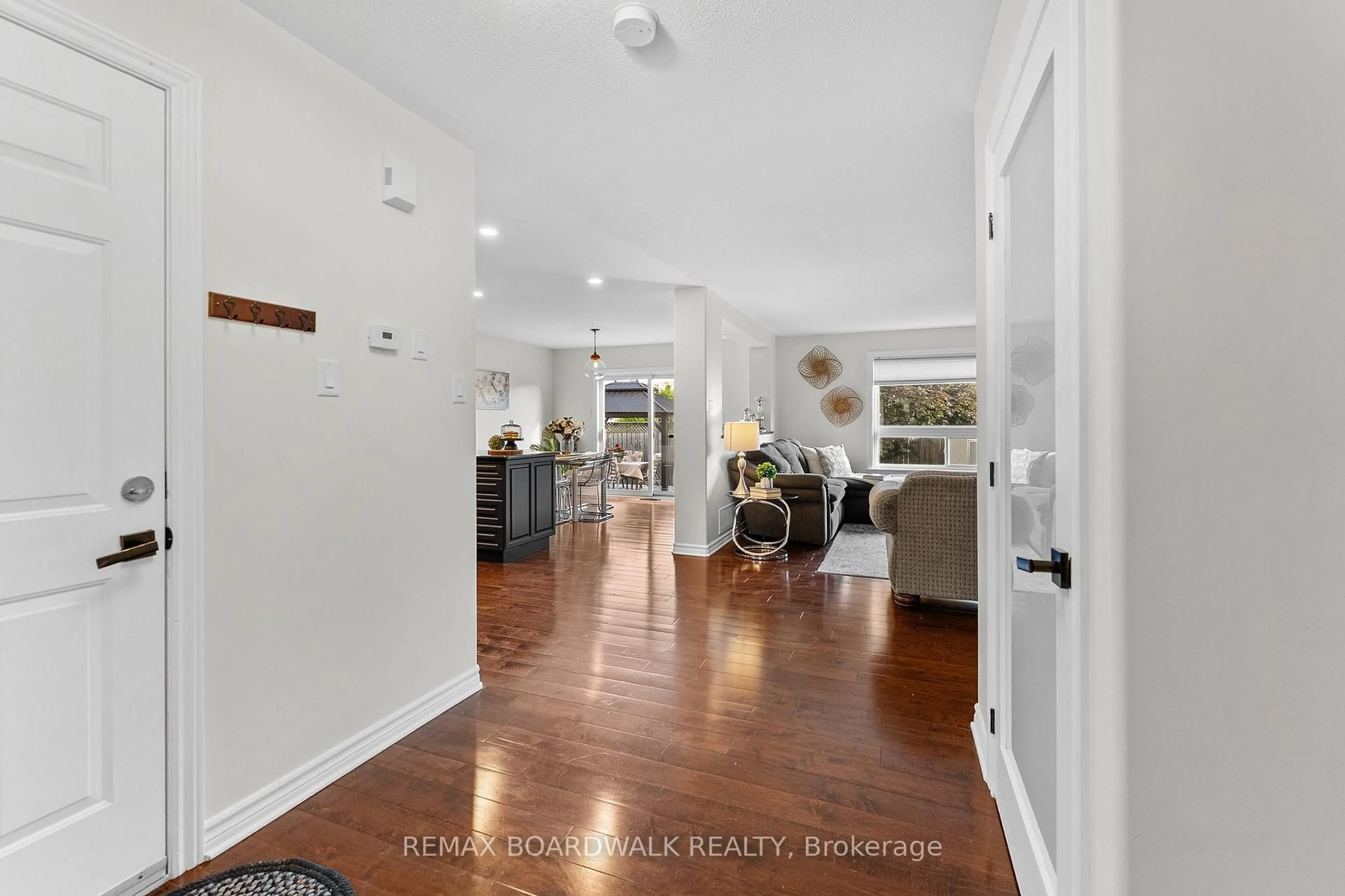 Indoor entryway for 66 Short Rd, Arnprior Ontario K7S 3X9