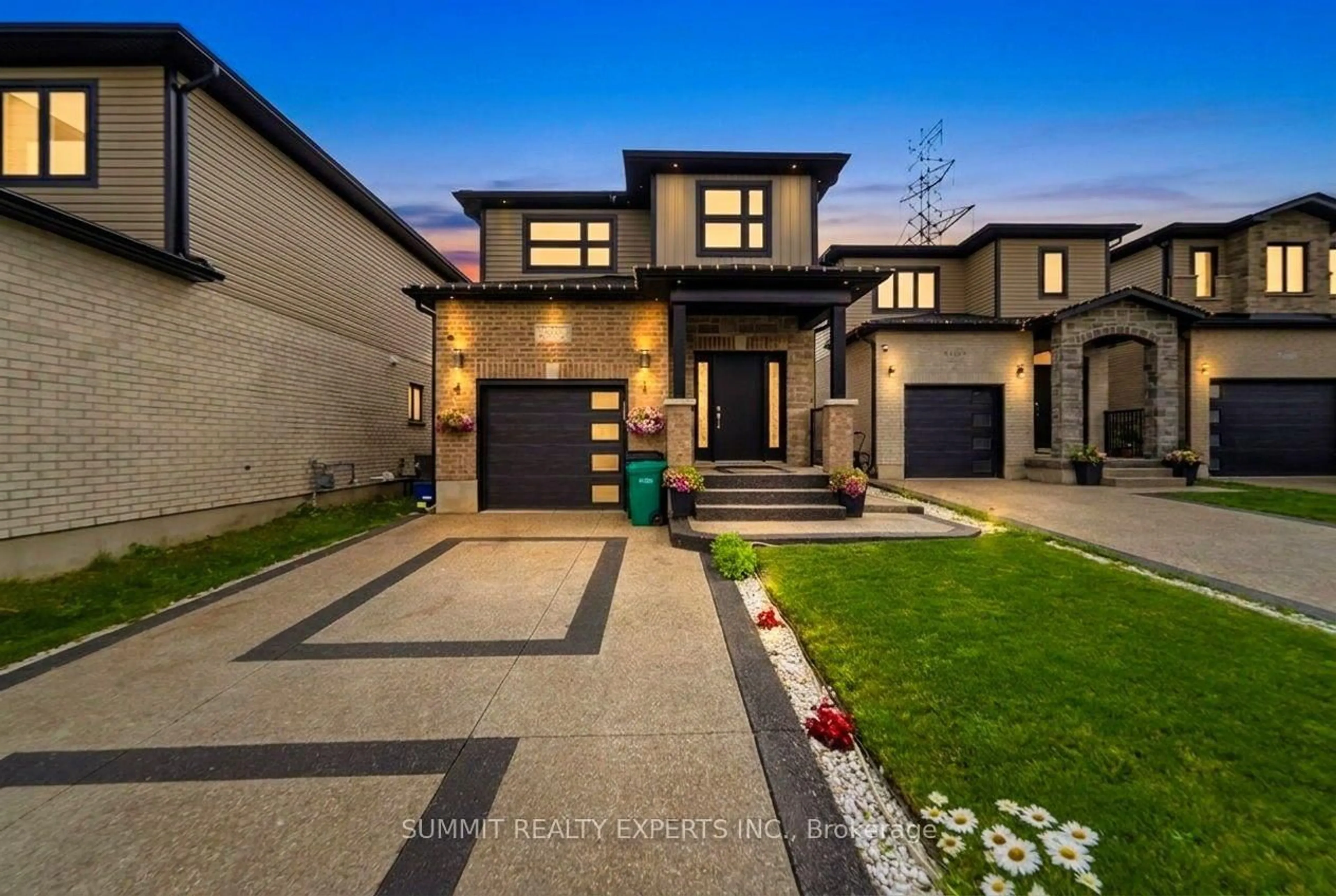 Home with brick exterior material, street for 935 Chapel Hill Crt, Kitchener Ontario N2R 0P4