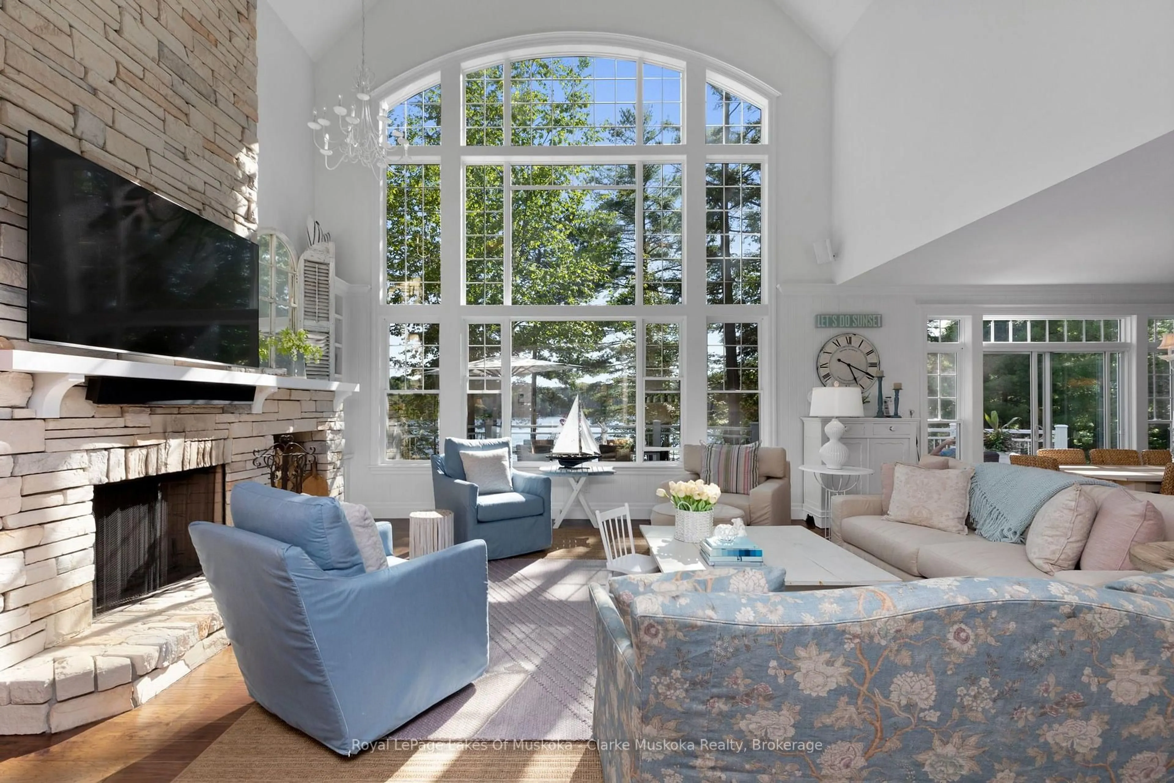 Living room with furniture, unknown for 1032 KINGSETT Rd, Muskoka Lakes Ontario P0B 1J0