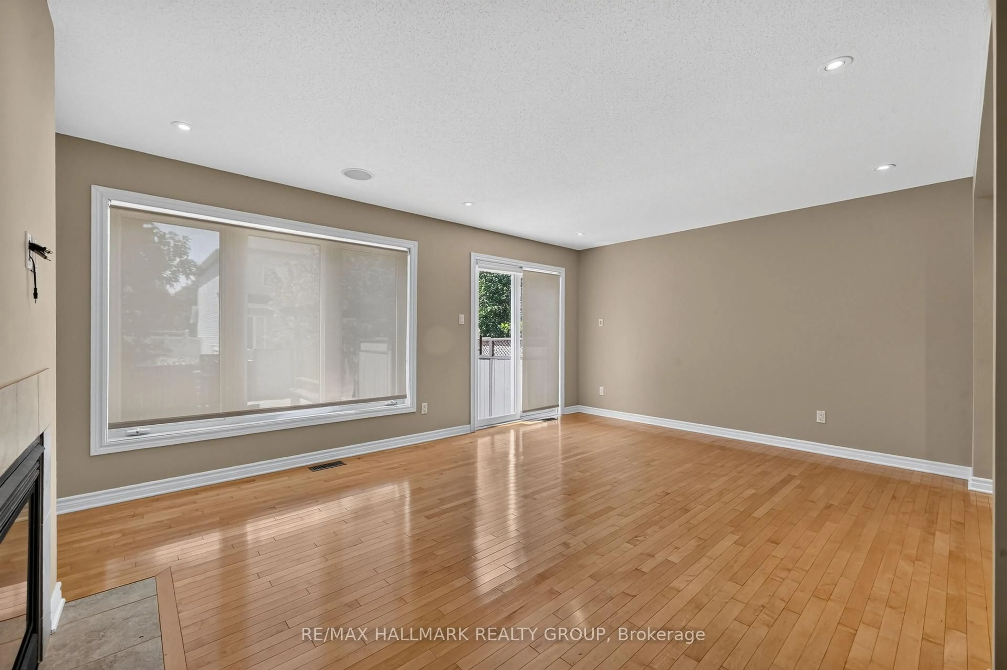 A pic of a room for 2028 MELETTE Cres, Ottawa Ontario K4A 4X1