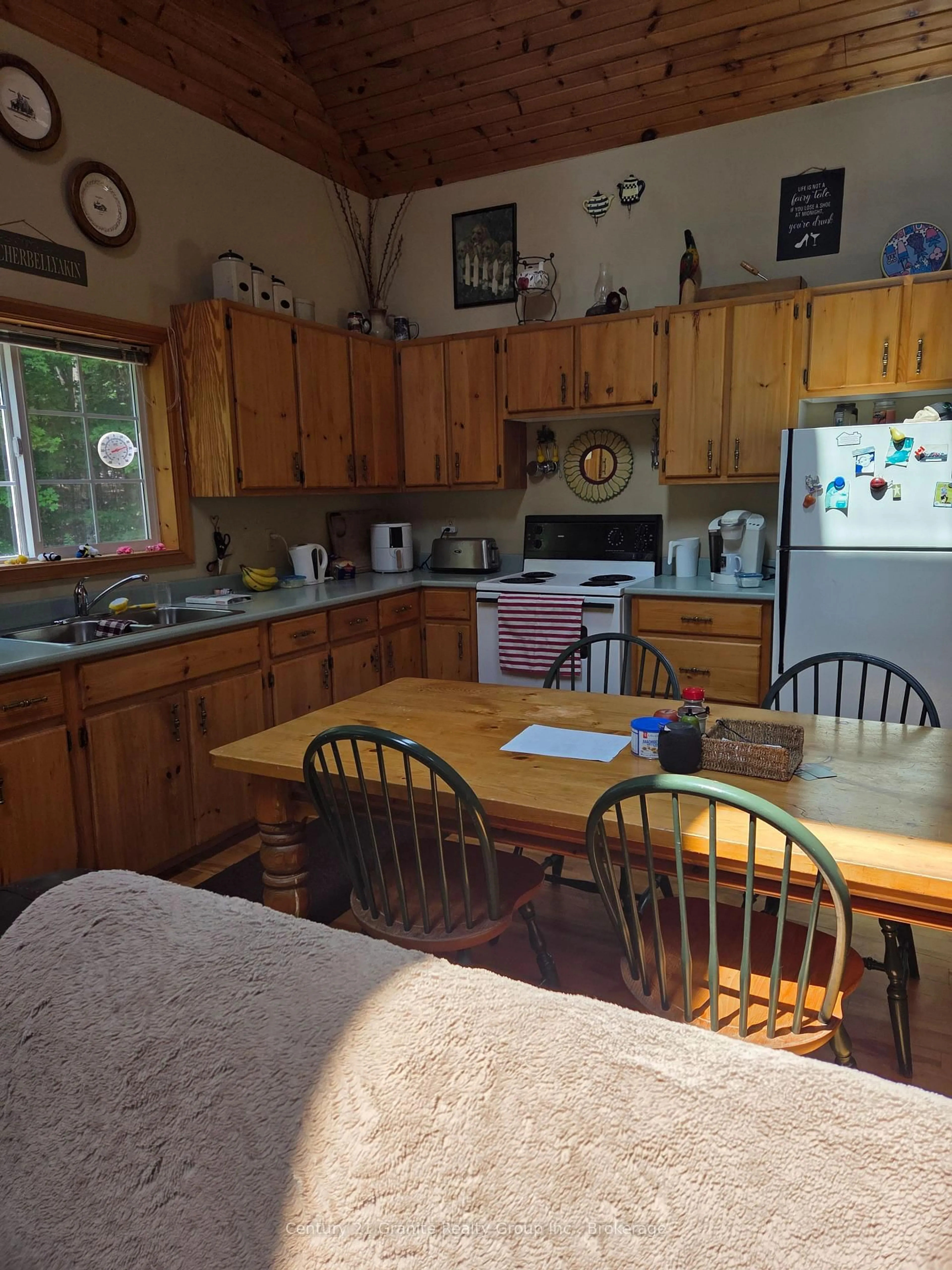 Standard kitchen, unknown for 1562 Tusk Tr, Dysart et al Ontario K0L 1X0