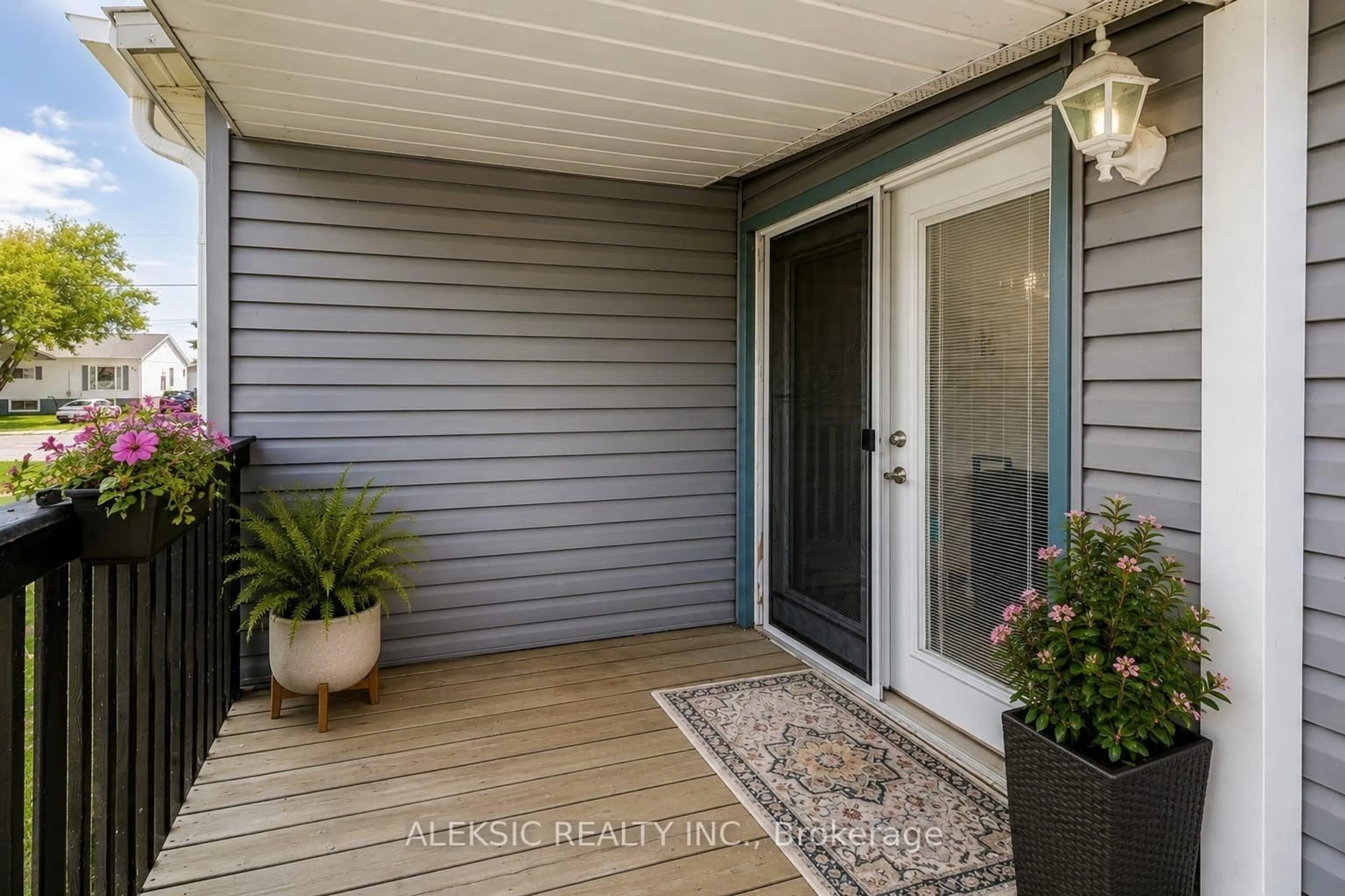 Indoor entryway for 91 Montcalm St, Greater Sudbury Ontario P0M 1B0
