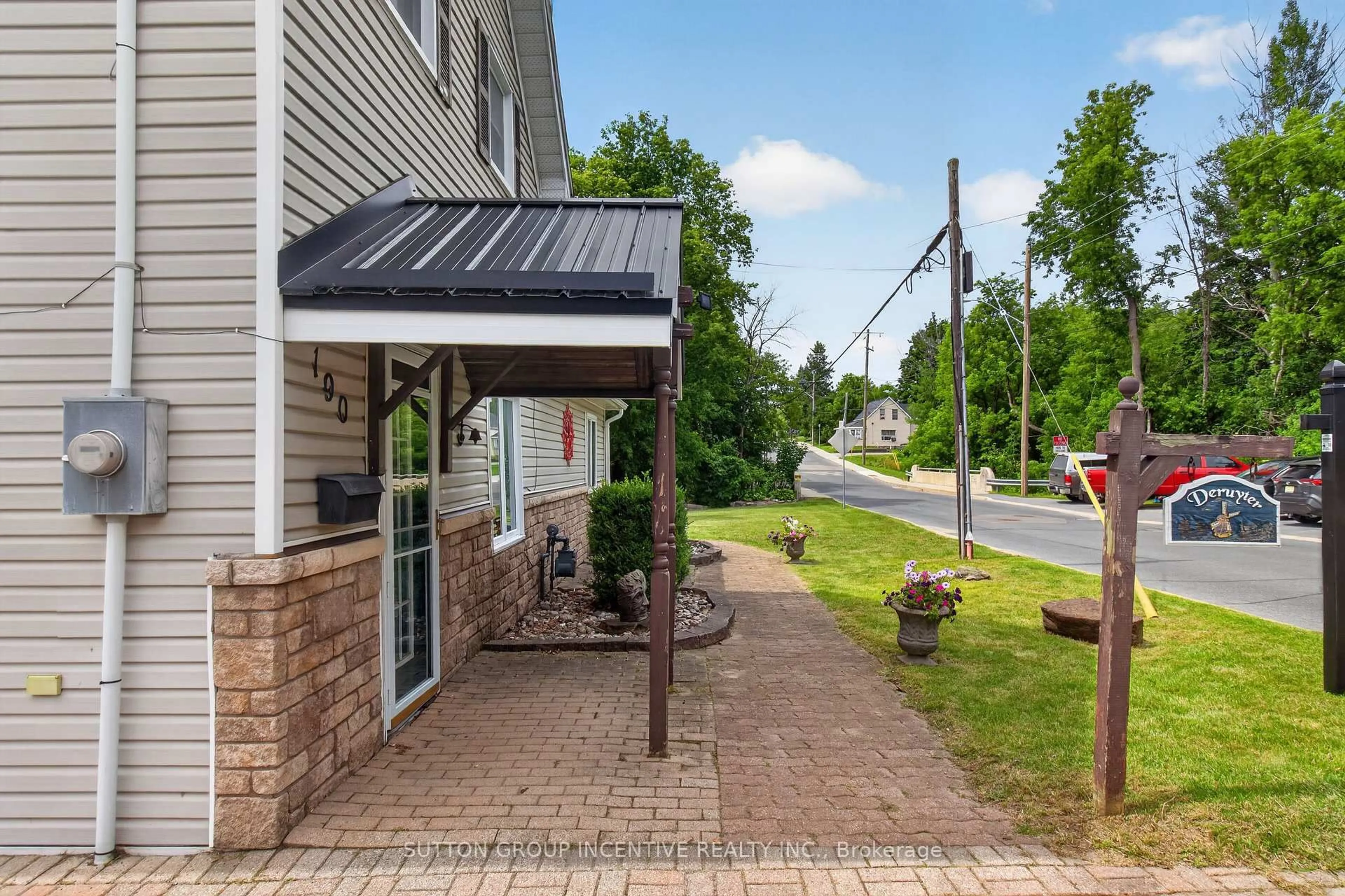 Patio, street for 190 Bartholomew St, Brockville Ontario K6V 2S6
