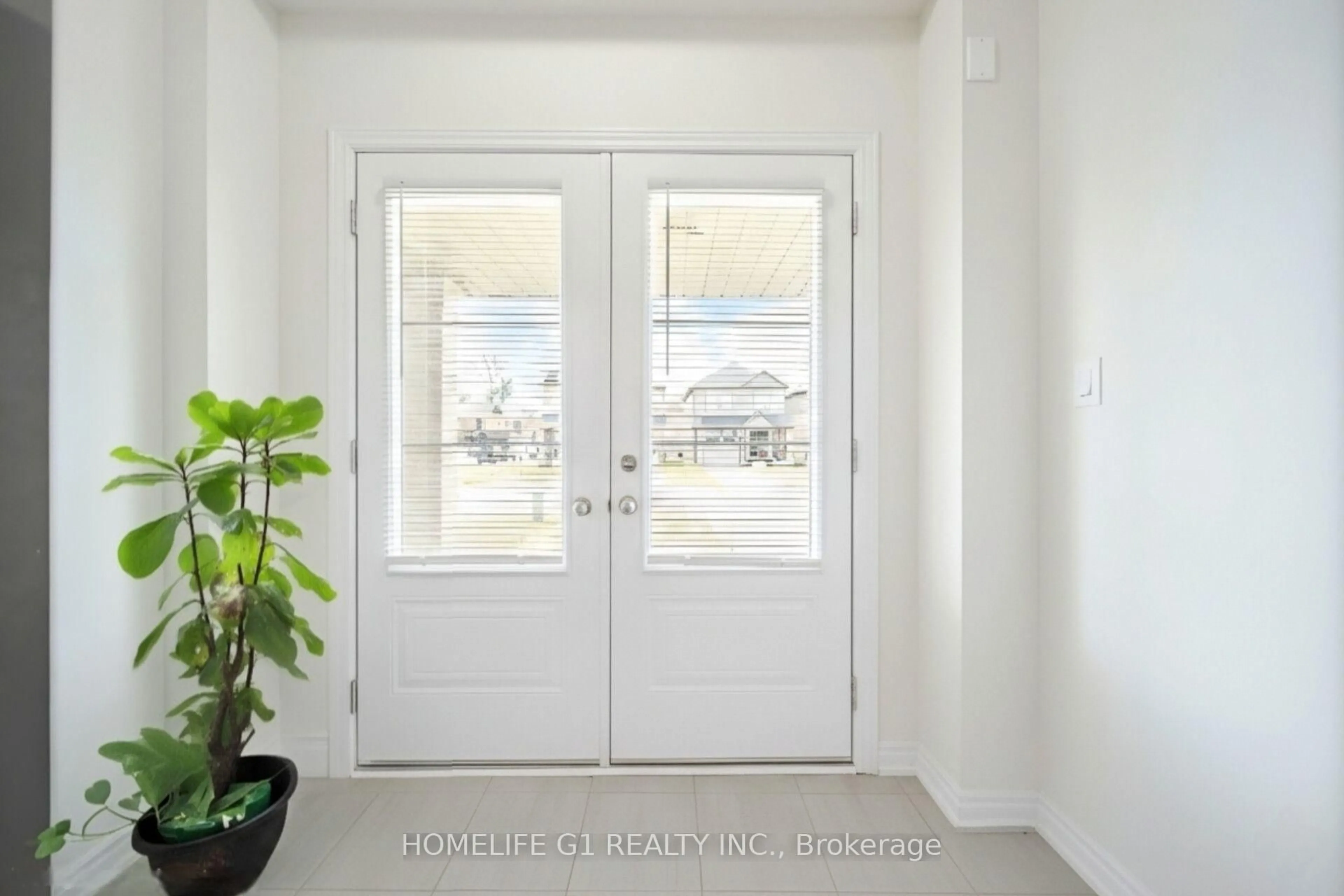 Indoor entryway for 44 Cottonwood Cres, Welland Ontario L3B 0J4