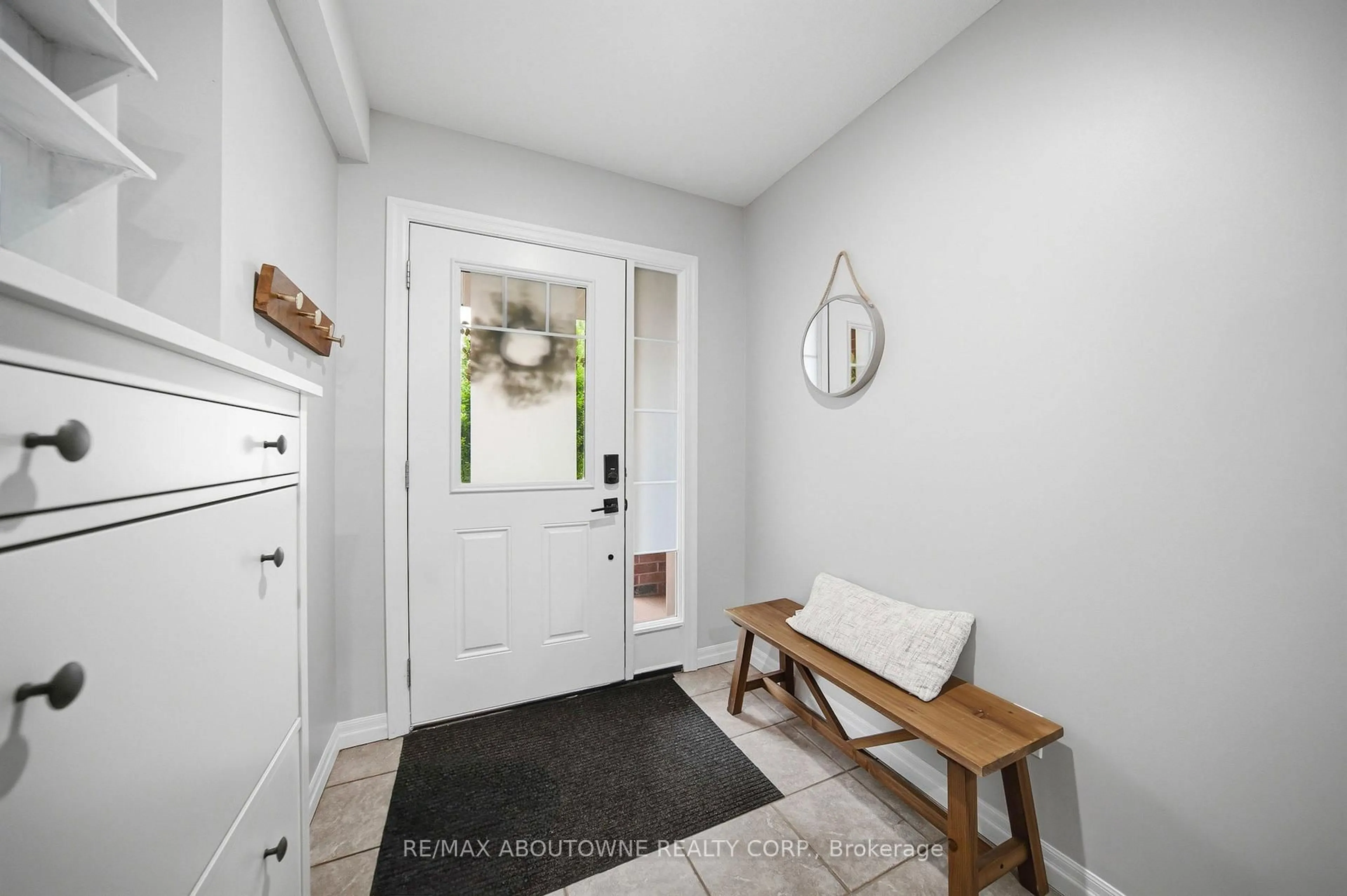 Indoor entryway for 750 Lawrence St #38, Cambridge Ontario N3H 0A9