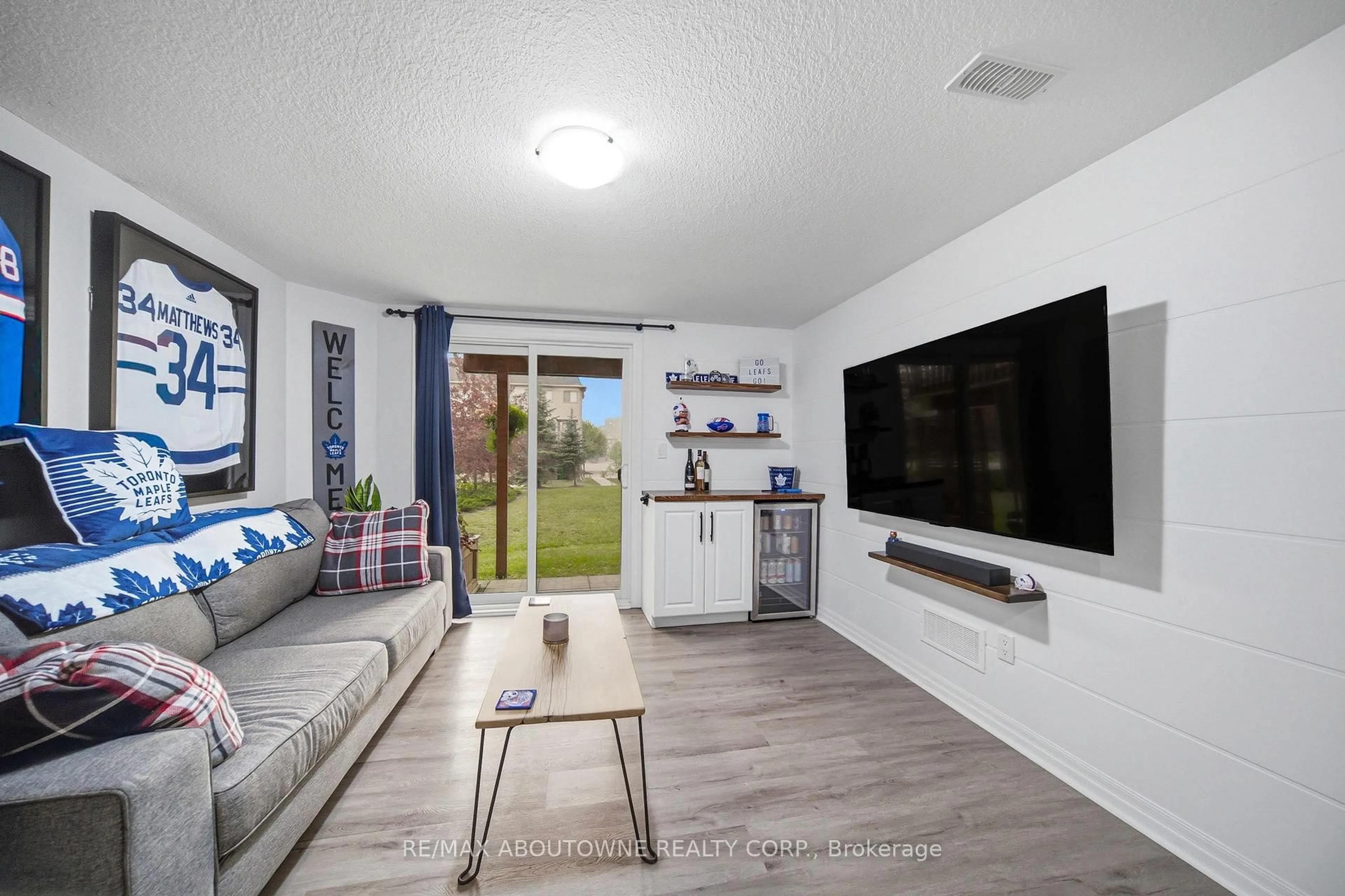 Living room with furniture, unknown for 750 Lawrence St #38, Cambridge Ontario N3H 0A9