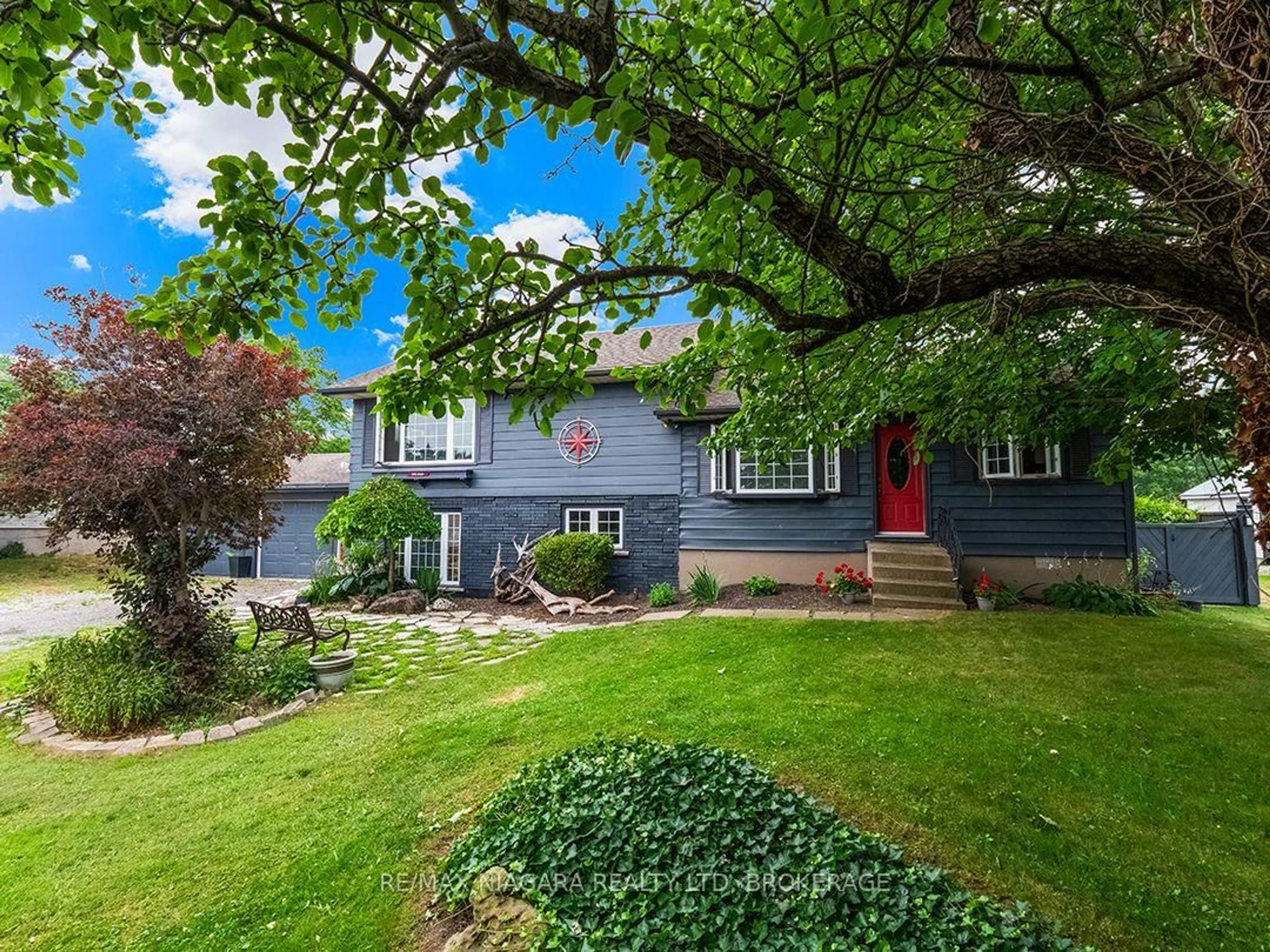A pic from outside/outdoor area/front of a property/back of a property/a pic from drone, street for 11679 Belleview Beach Rd, Wainfleet Ontario L0S 1V0