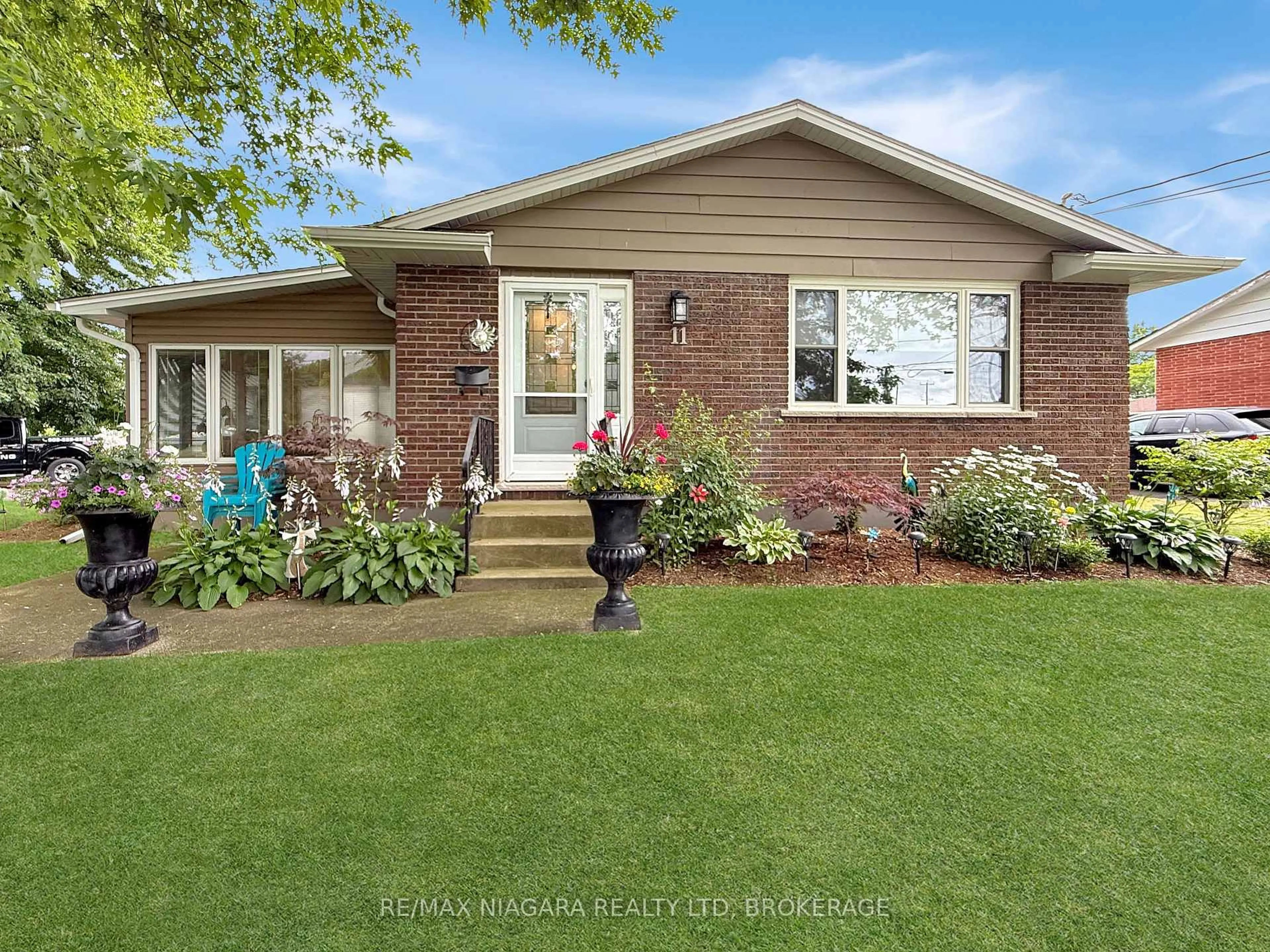 Home with brick exterior material, street for 11 King St, Fort Erie Ontario L2A 3Z3