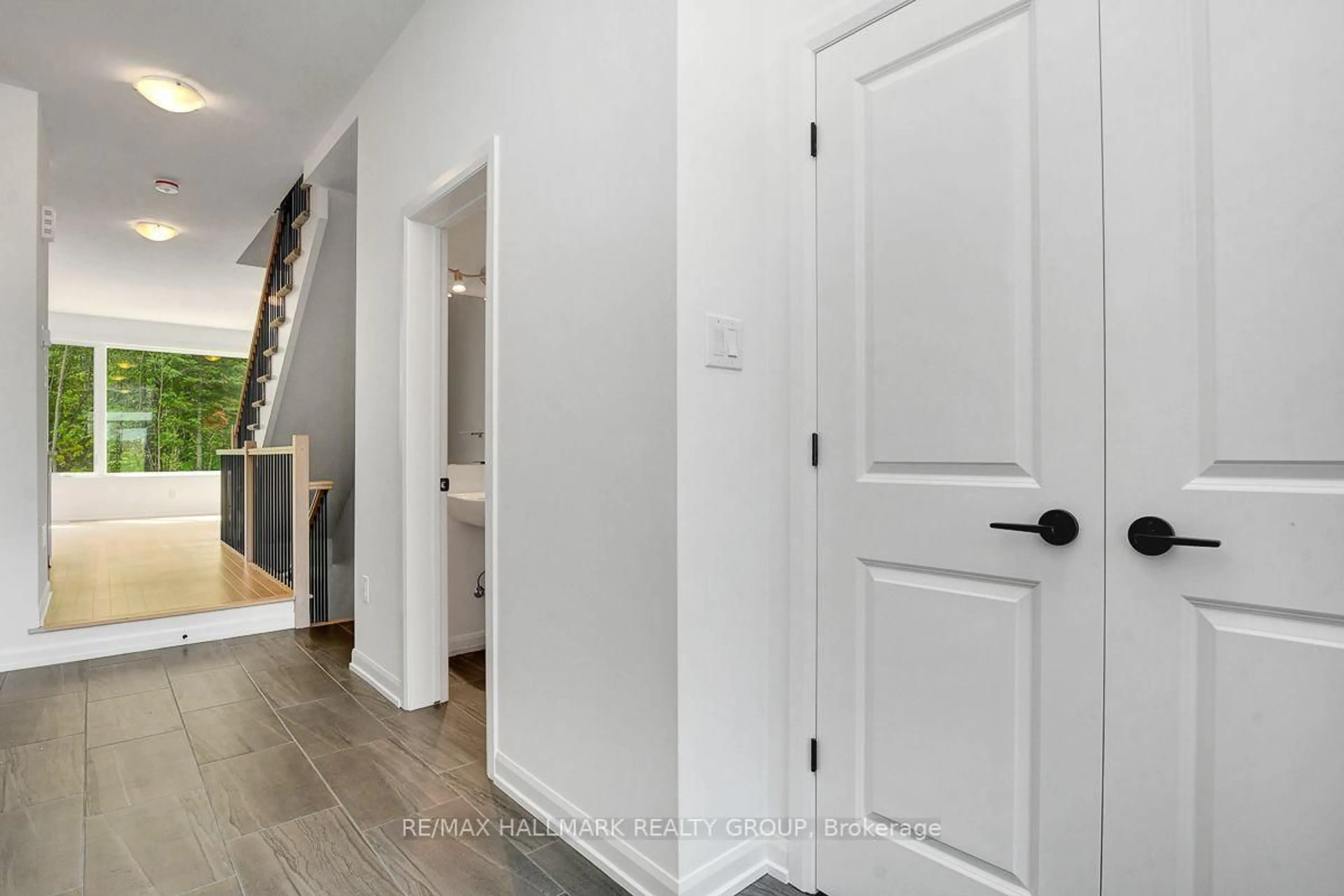 Indoor entryway for 281 Shale St, Clarence-Rockland Ontario K4K 0P4