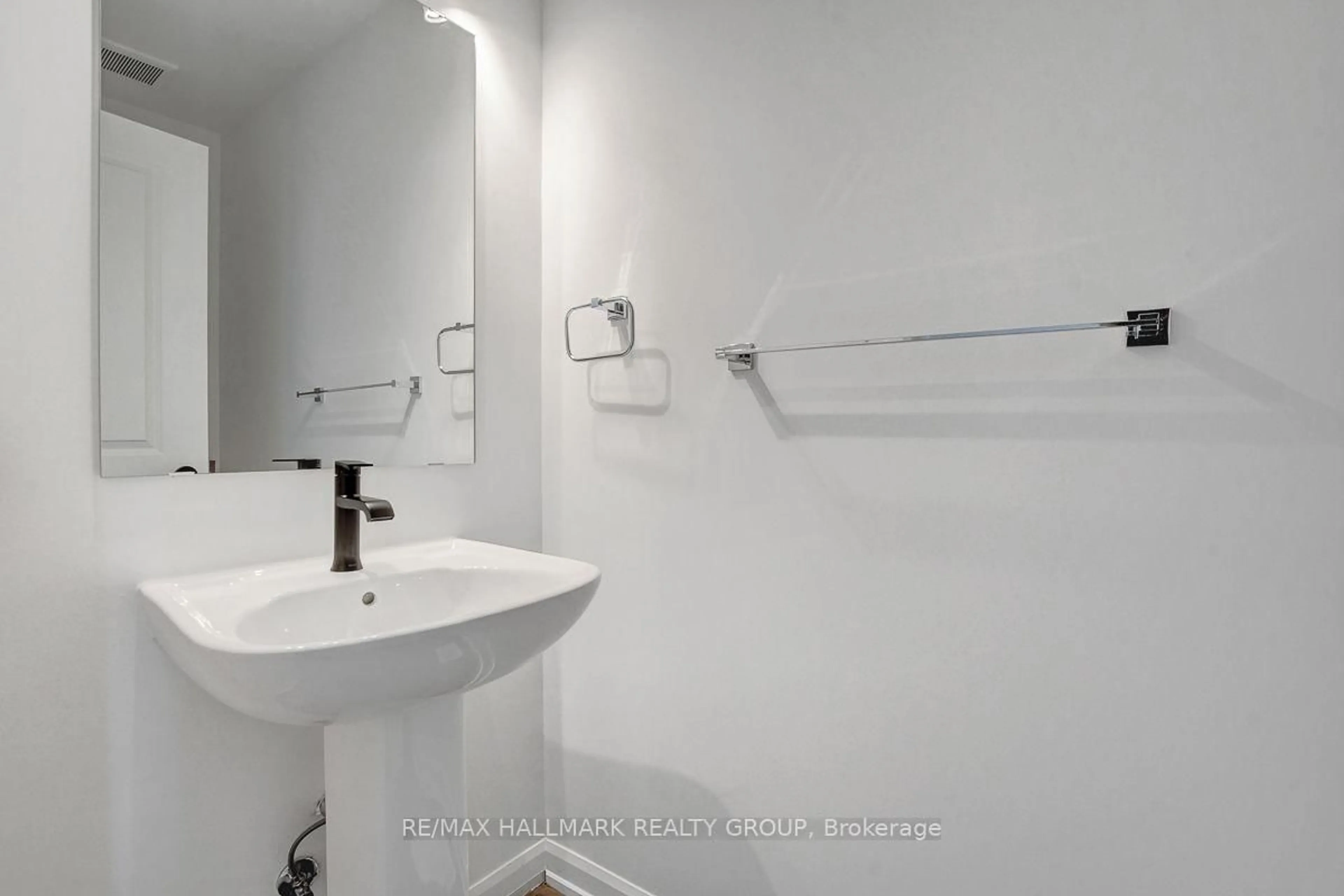 Standard bathroom, unknown for 281 Shale St, Clarence-Rockland Ontario K4K 0P4
