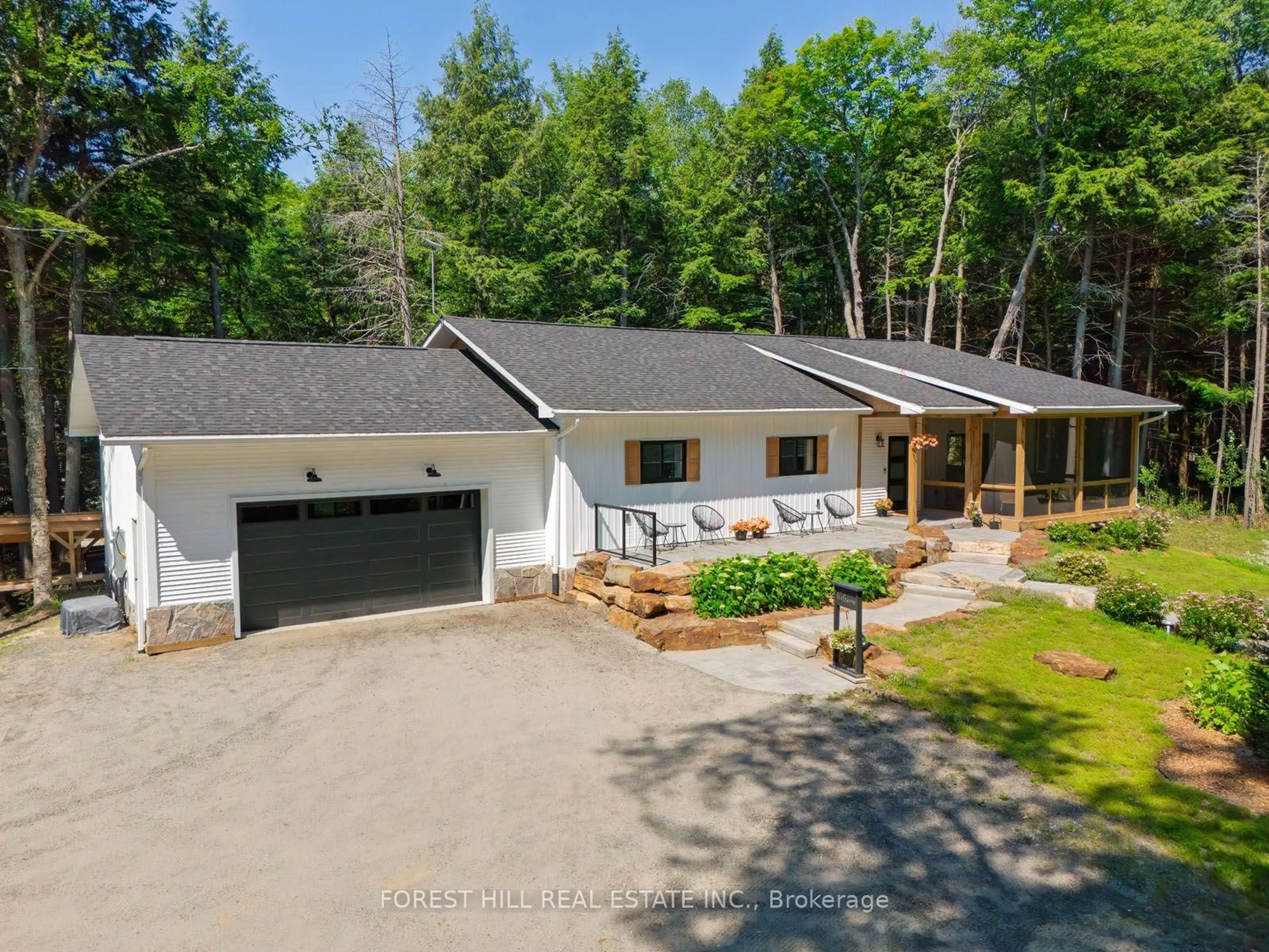 A pic from outside/outdoor area/front of a property/back of a property/a pic from drone, unknown for 315 North Fox Lake Rd, Huntsville Ontario P1H 2J2