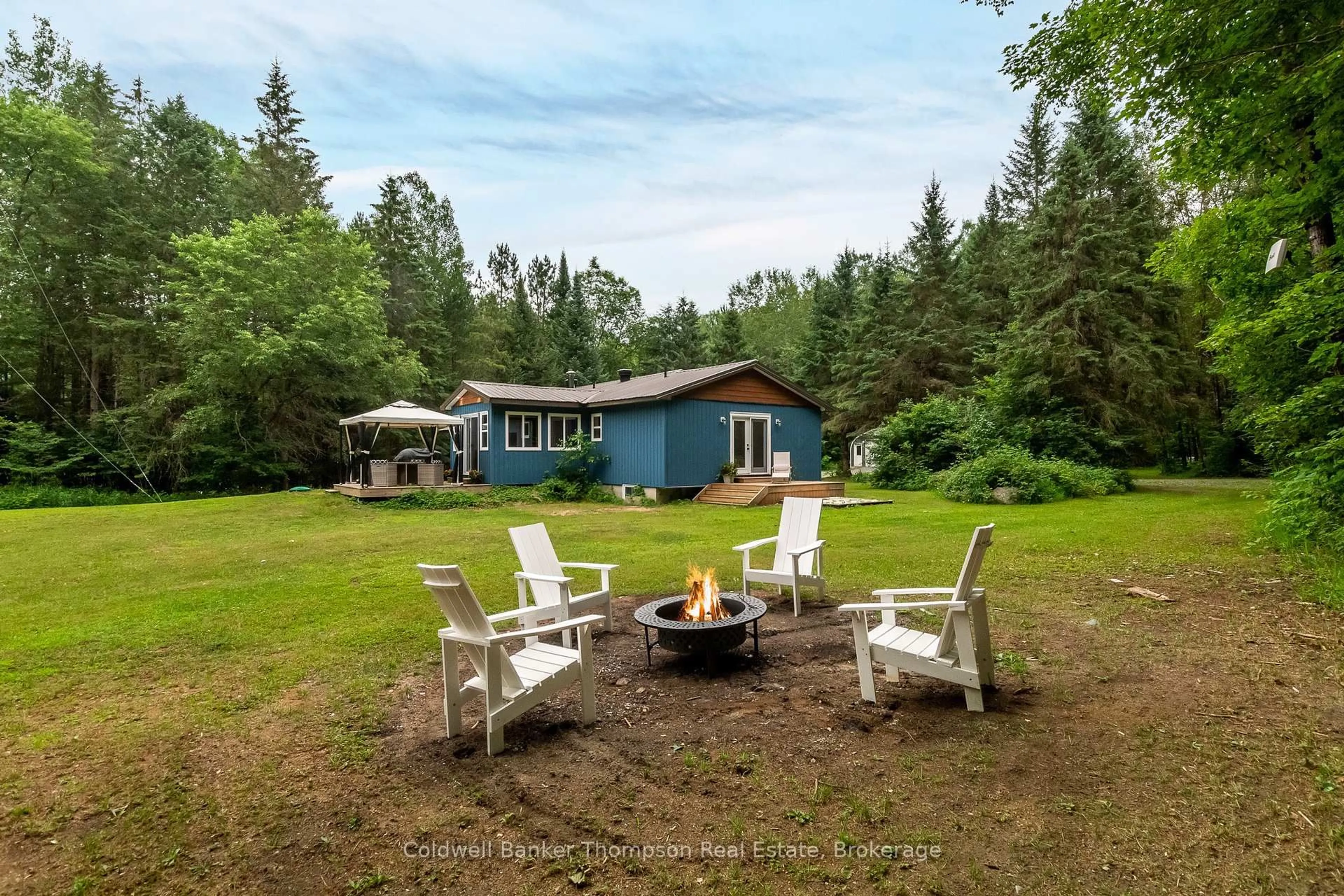 A pic from outside/outdoor area/front of a property/back of a property/a pic from drone, water/lake/river/ocean view for 196 Sinclair Rd, Huntsville Ontario P1H 2N5