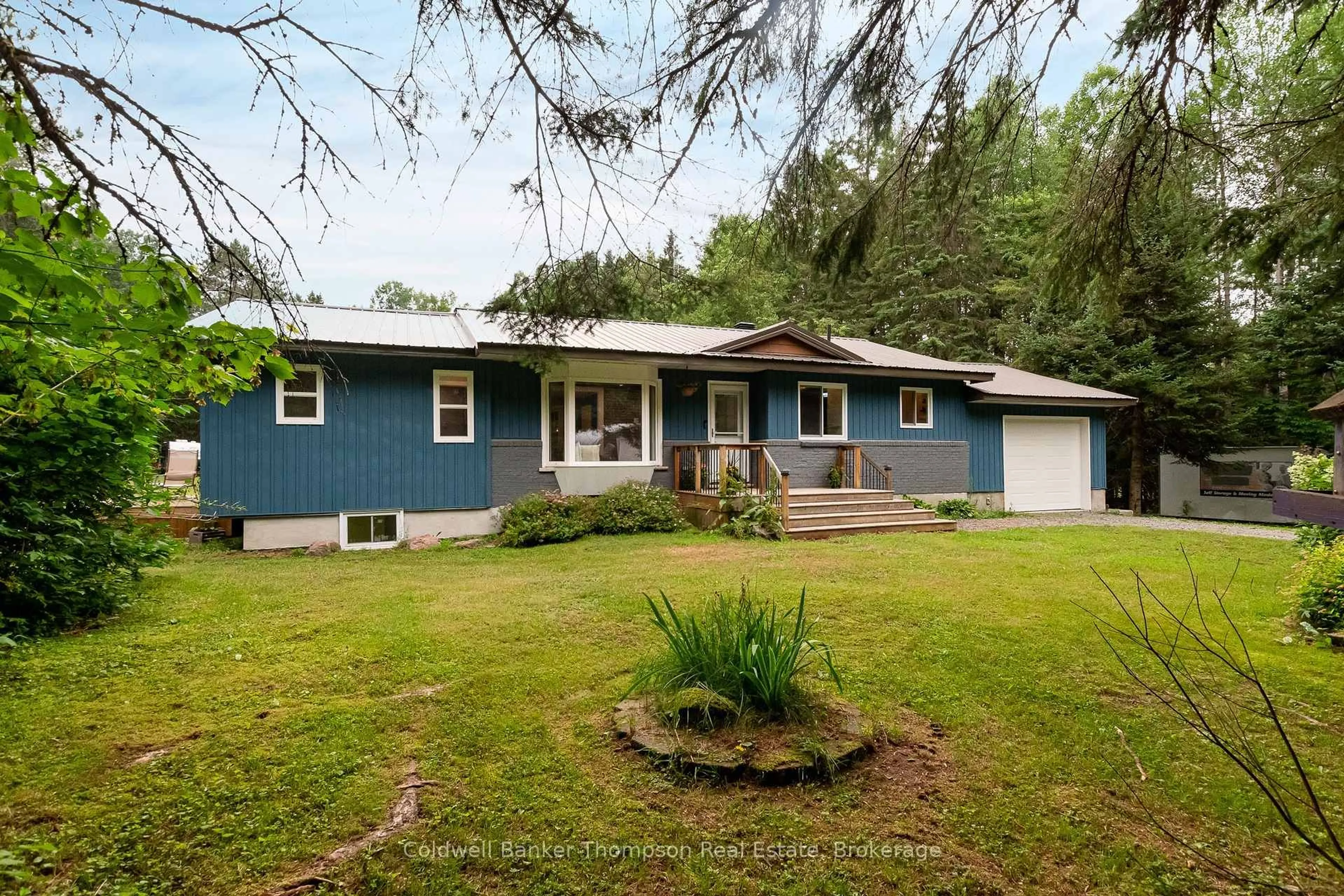 Home with vinyl exterior material, unknown for 196 Sinclair Rd, Huntsville Ontario P1H 2N5