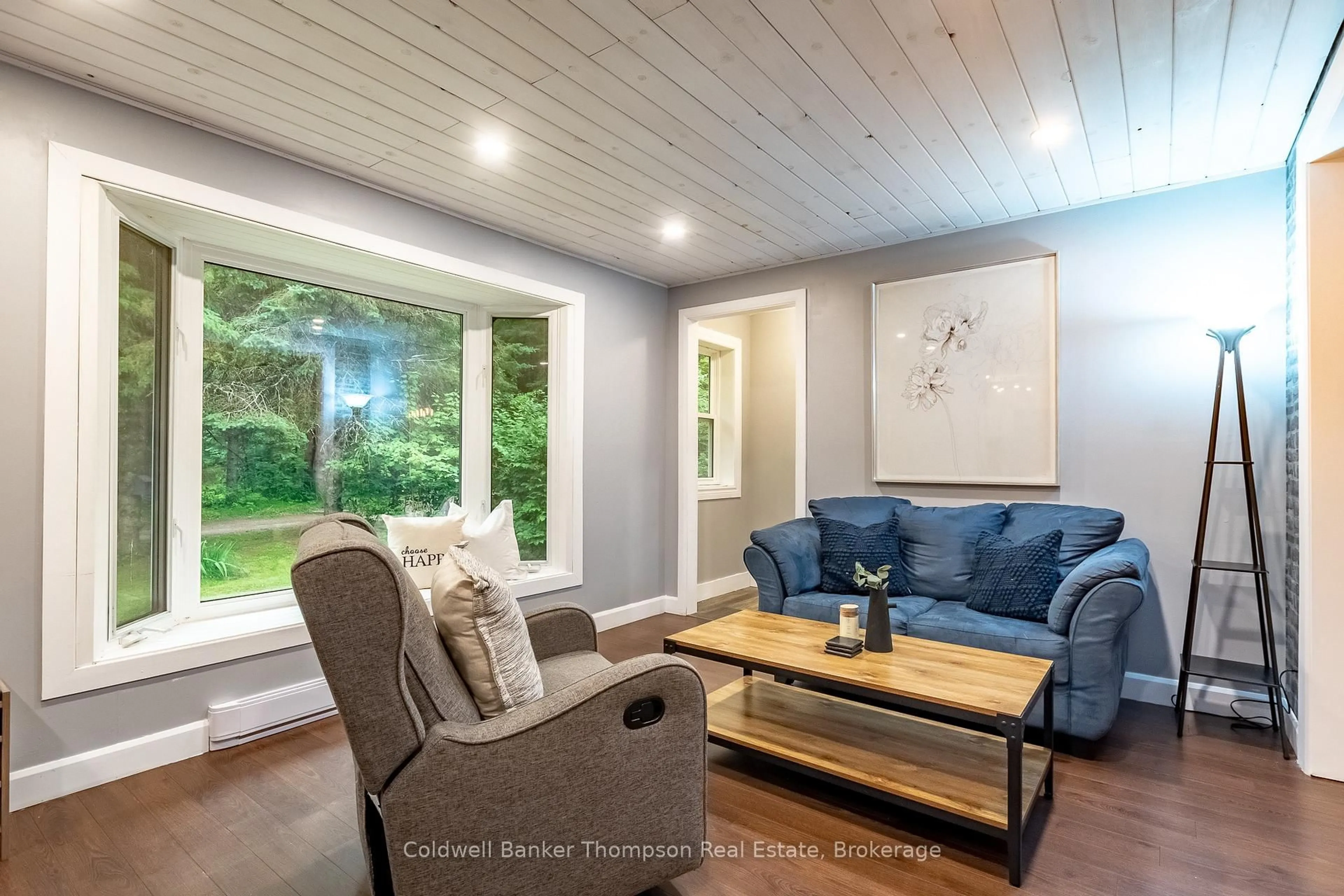 Living room with furniture, wood/laminate floor for 196 Sinclair Rd, Huntsville Ontario P1H 2N5