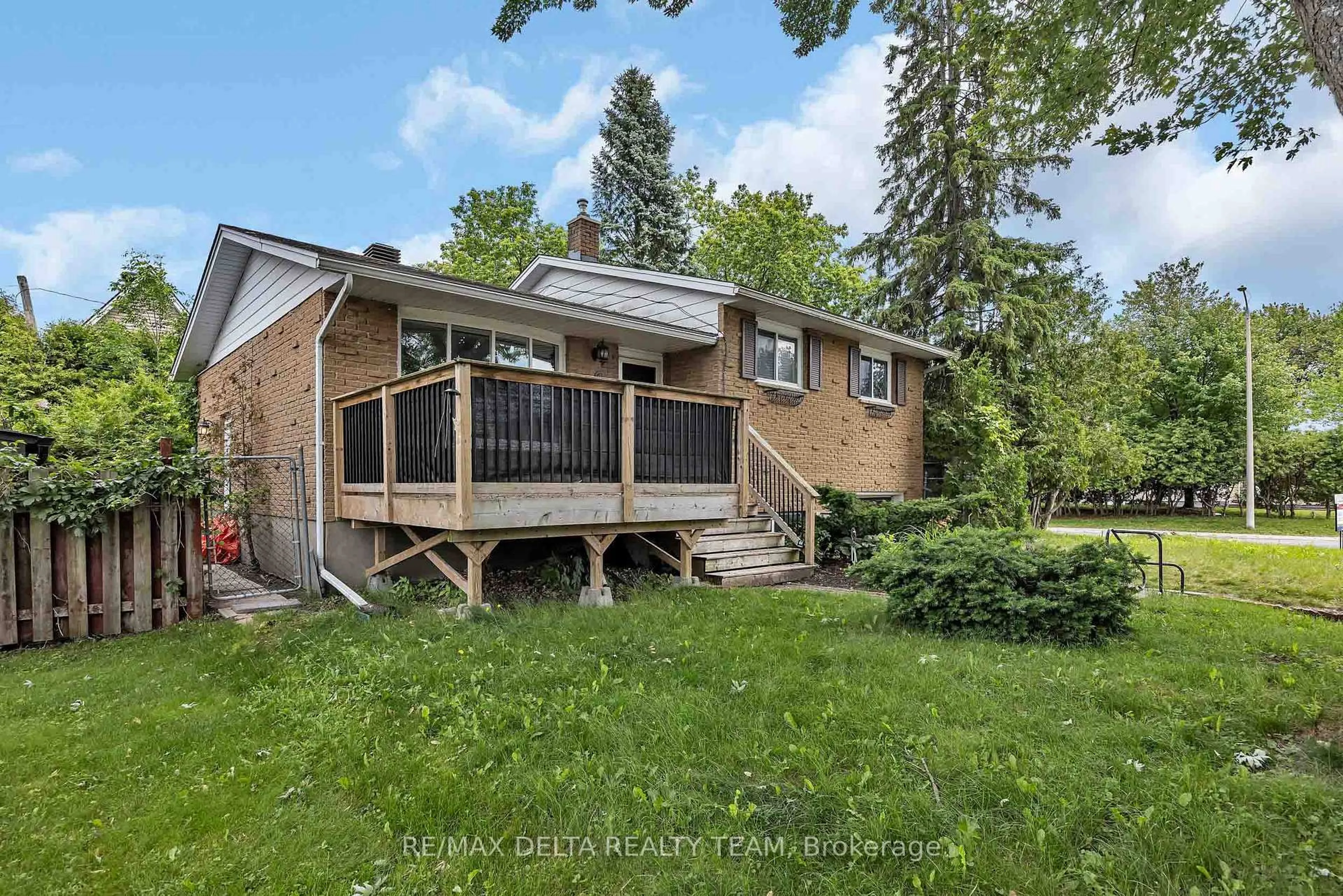 Unknown for 841 Balsam Dr, Ottawa Ontario K1E 1B8