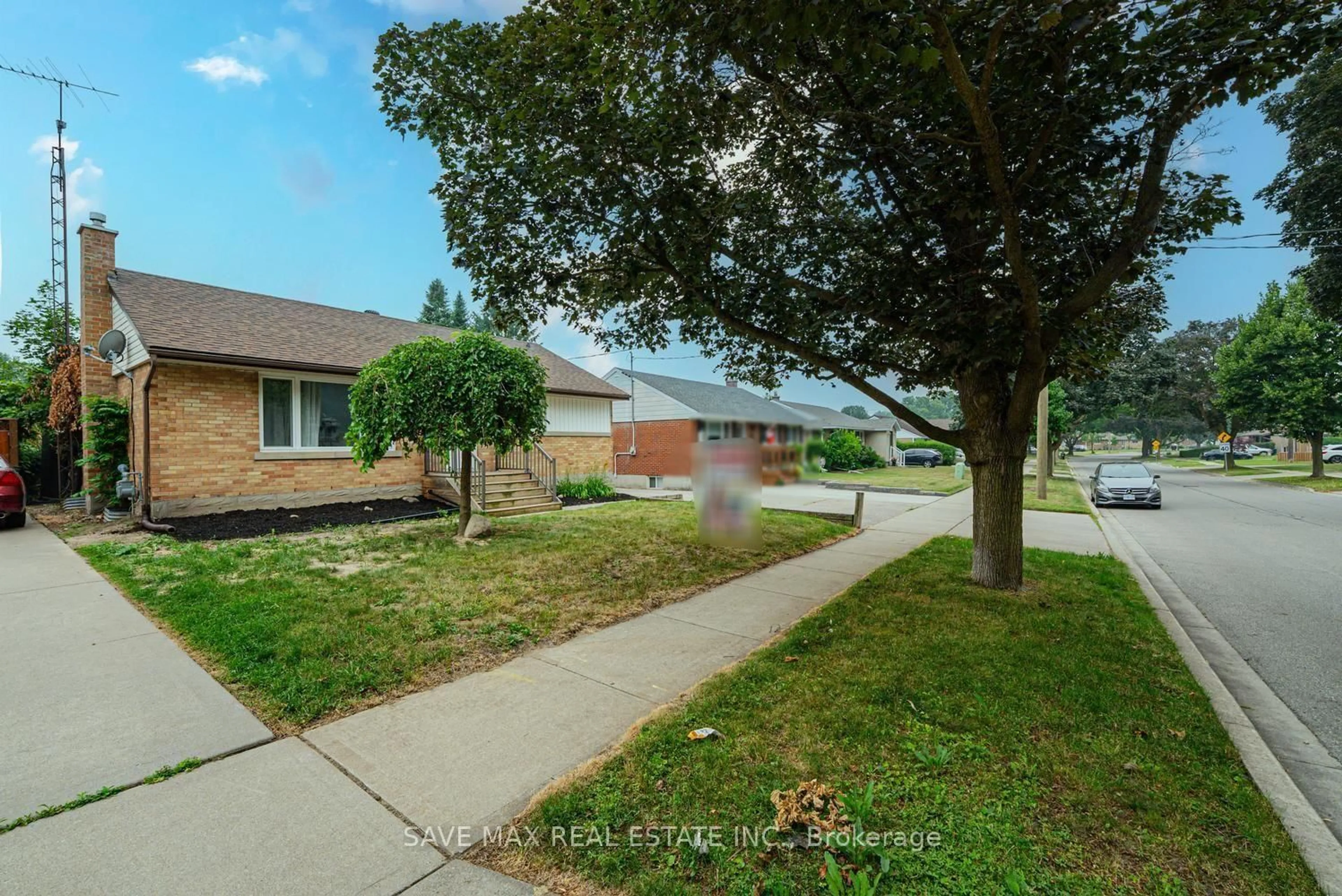 A pic from outside/outdoor area/front of a property/back of a property/a pic from drone, street for 191 Clark Ave, Kitchener Ontario N2C 1Y1