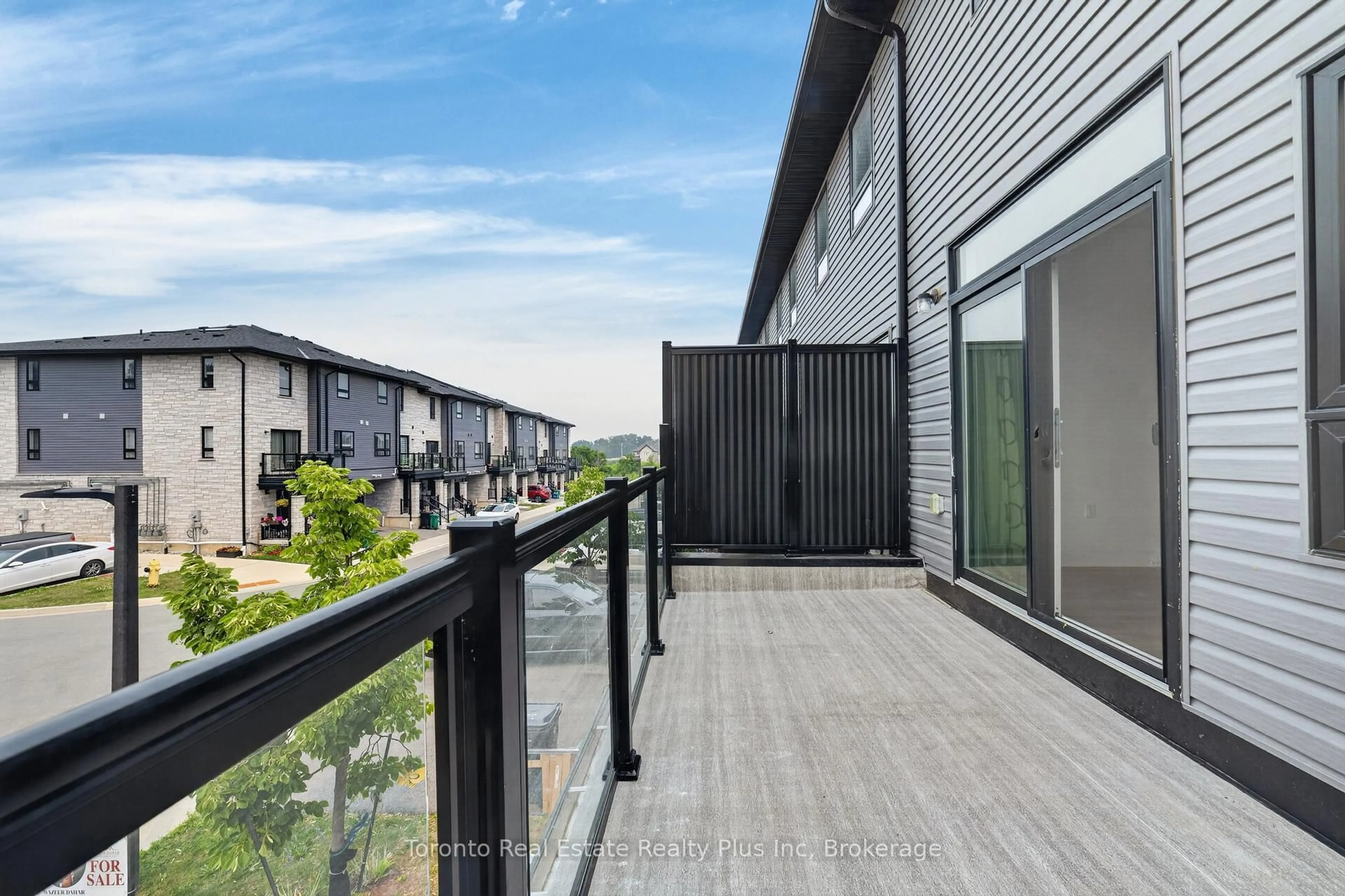 Patio, unknown for 51 Sparrow Ave #10, Cambridge Ontario N1T 2E2
