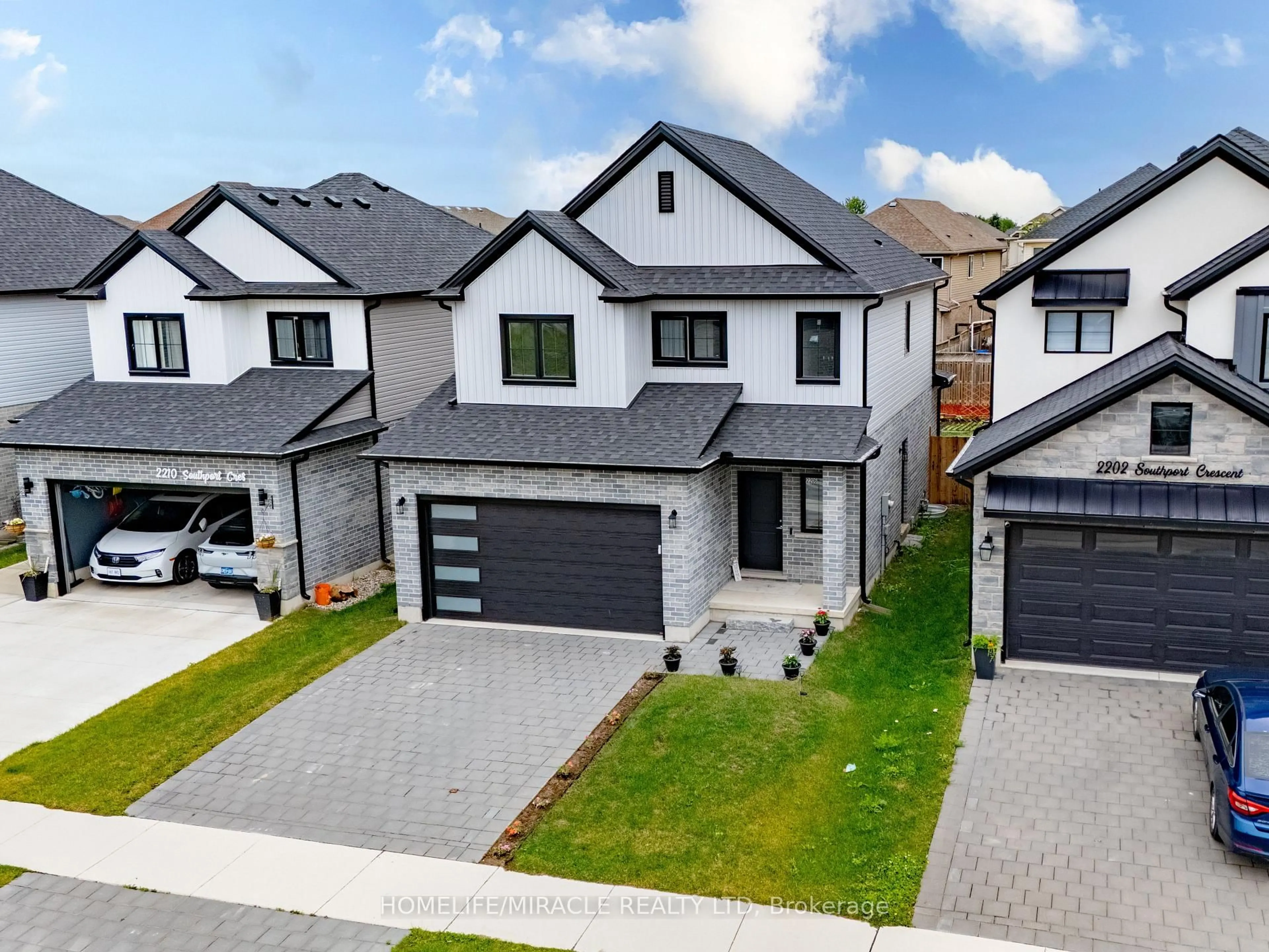 A pic from outside/outdoor area/front of a property/back of a property/a pic from drone, street for 2206 Southport Cres, London South Ontario N6M 0H9
