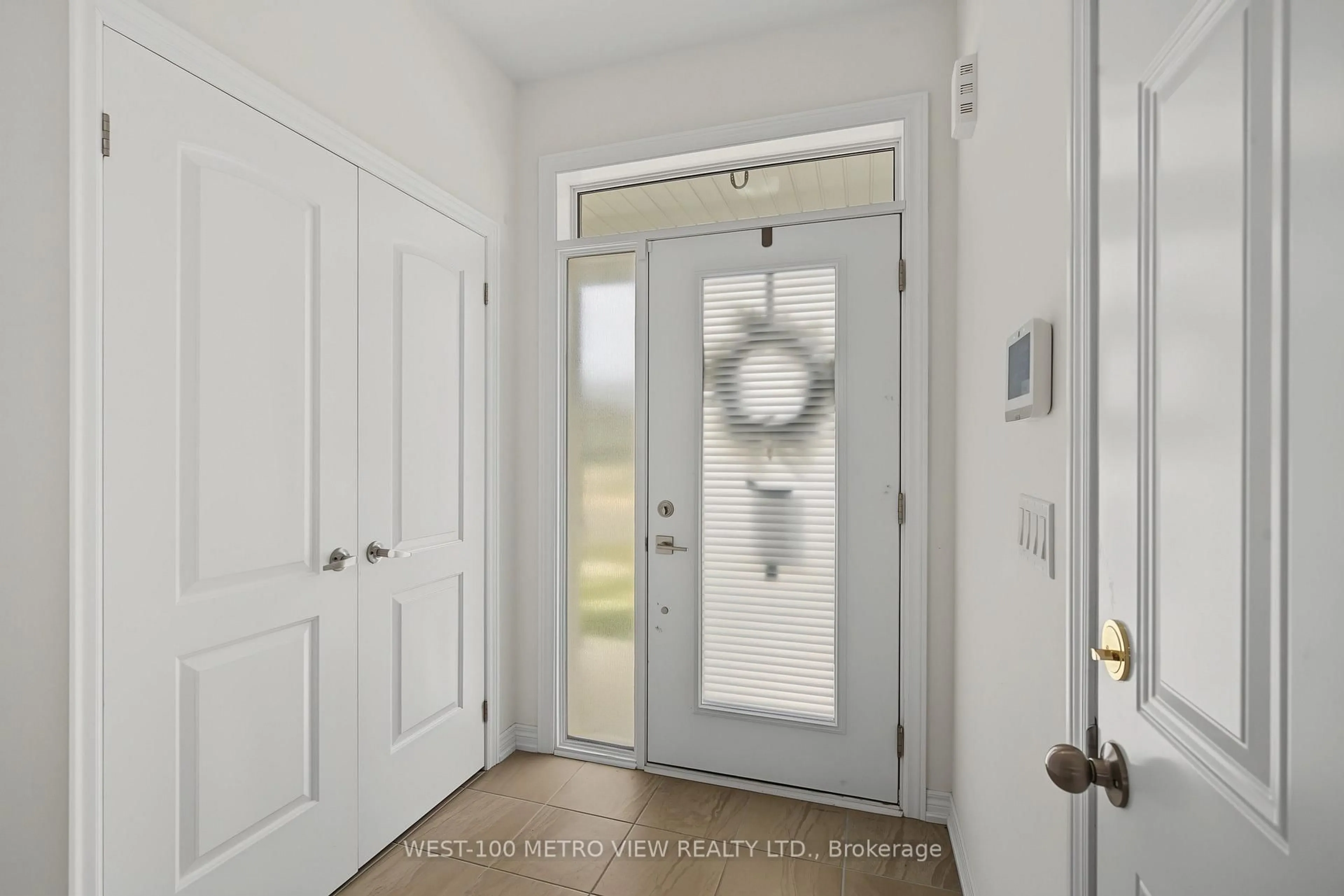 Indoor entryway for 11 Edminston Dr, Centre Wellington Ontario N1M 0J3