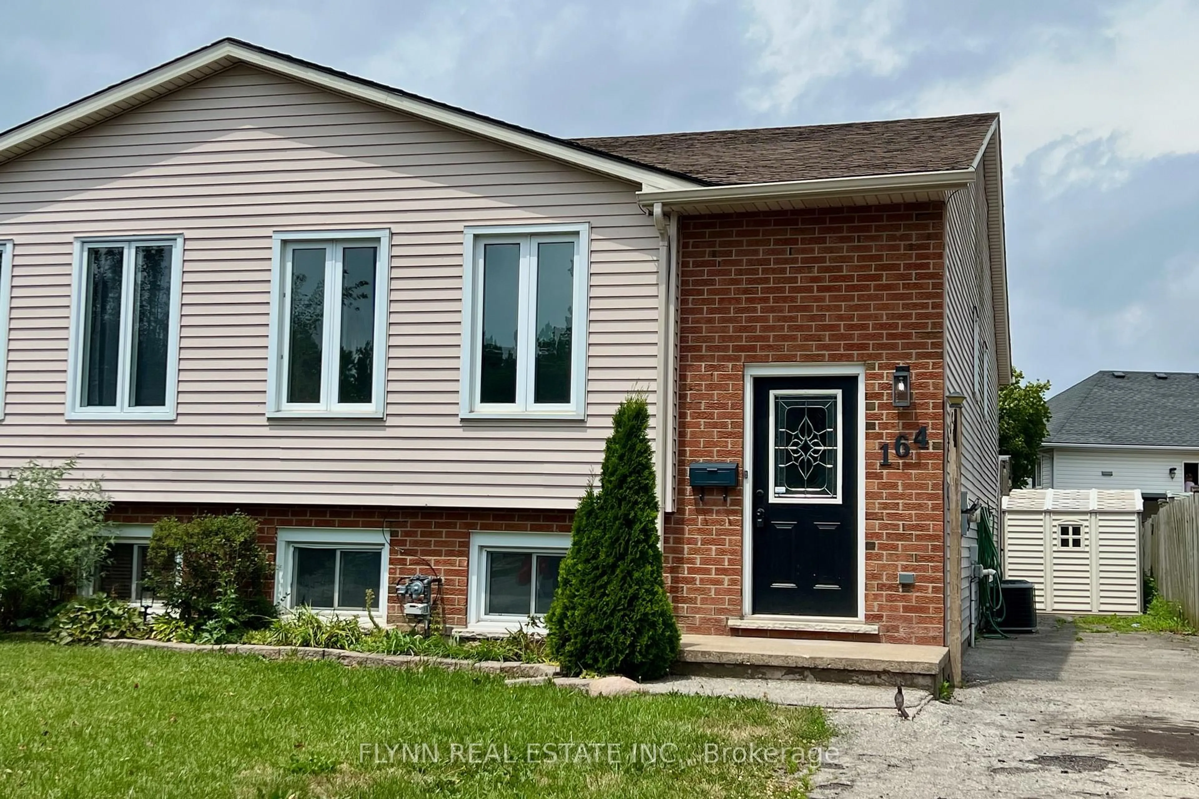 Home with brick exterior material, street for 164 WINDSOR St, Welland Ontario L3C 6T6
