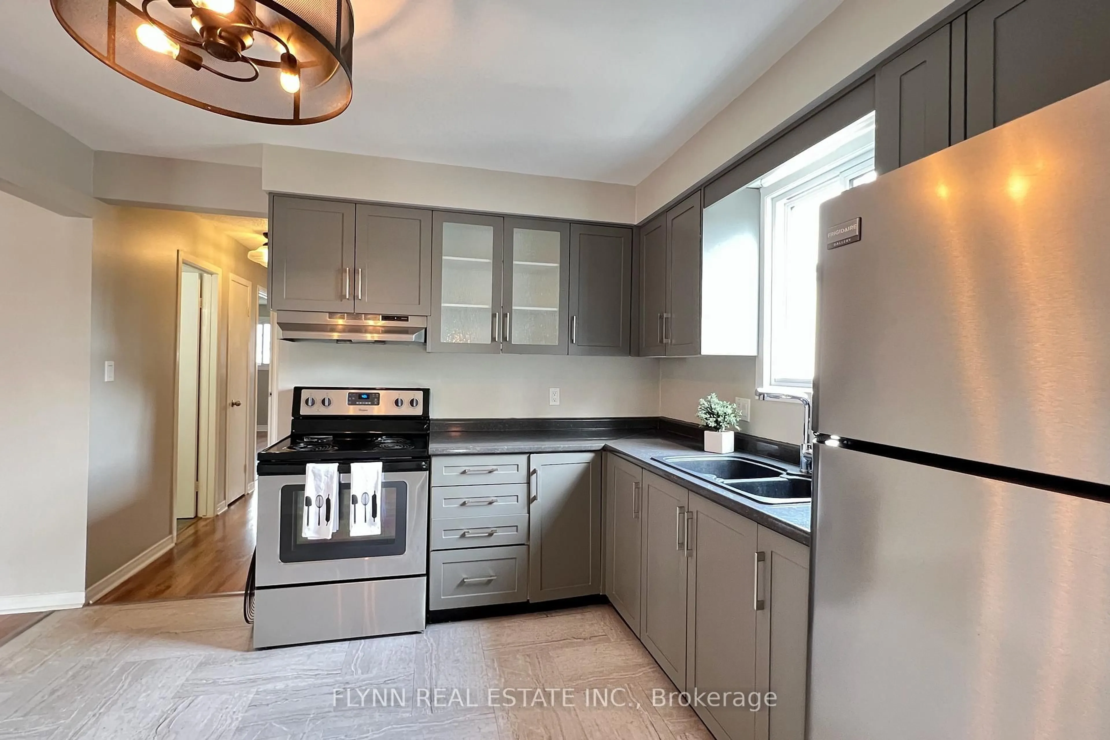 Standard kitchen, unknown for 164 WINDSOR St, Welland Ontario L3C 6T6