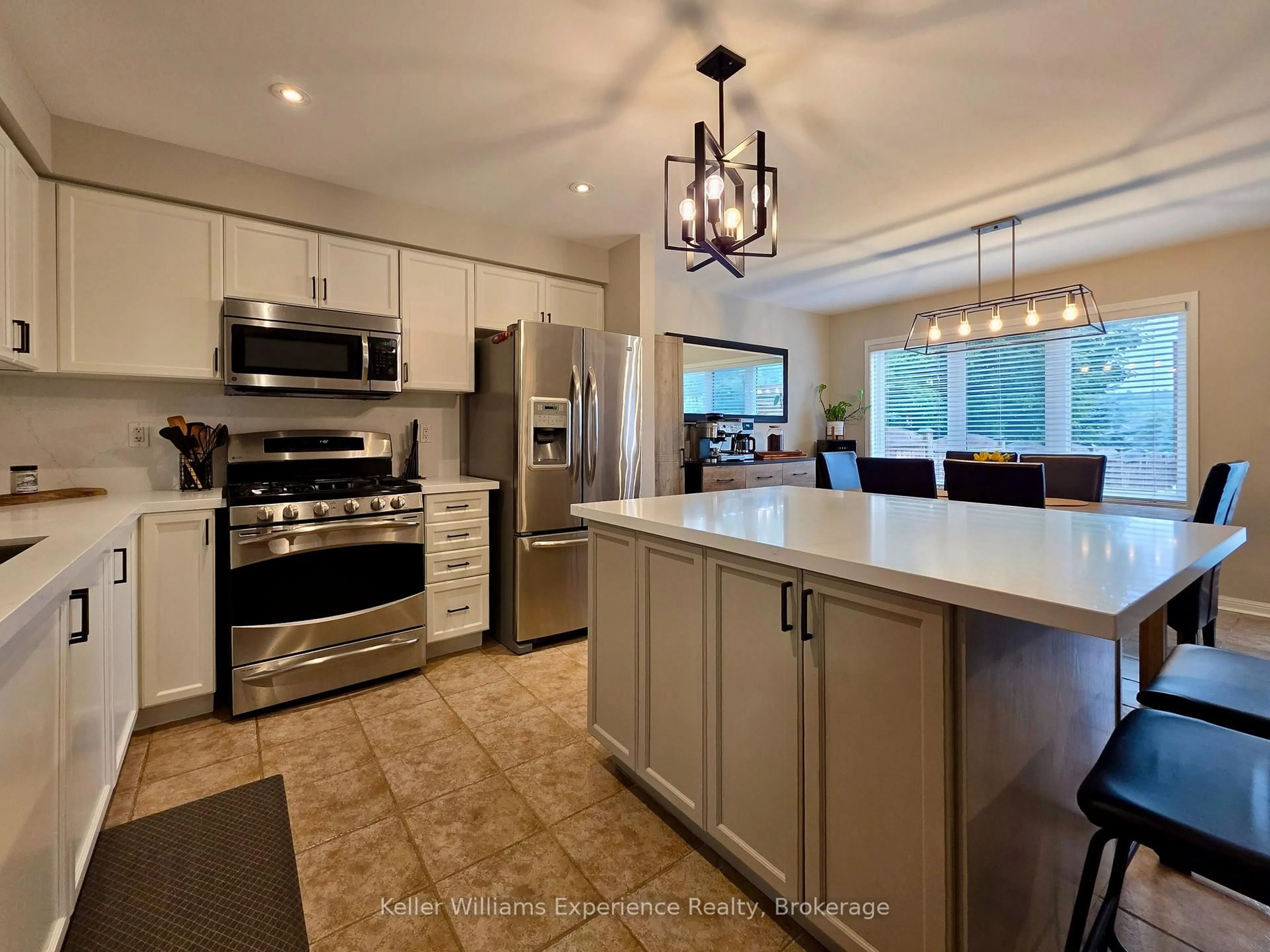 Open concept kitchen, ceramic/tile floor for 22 Rosemead Clse, Bracebridge Ontario P1L 1W9