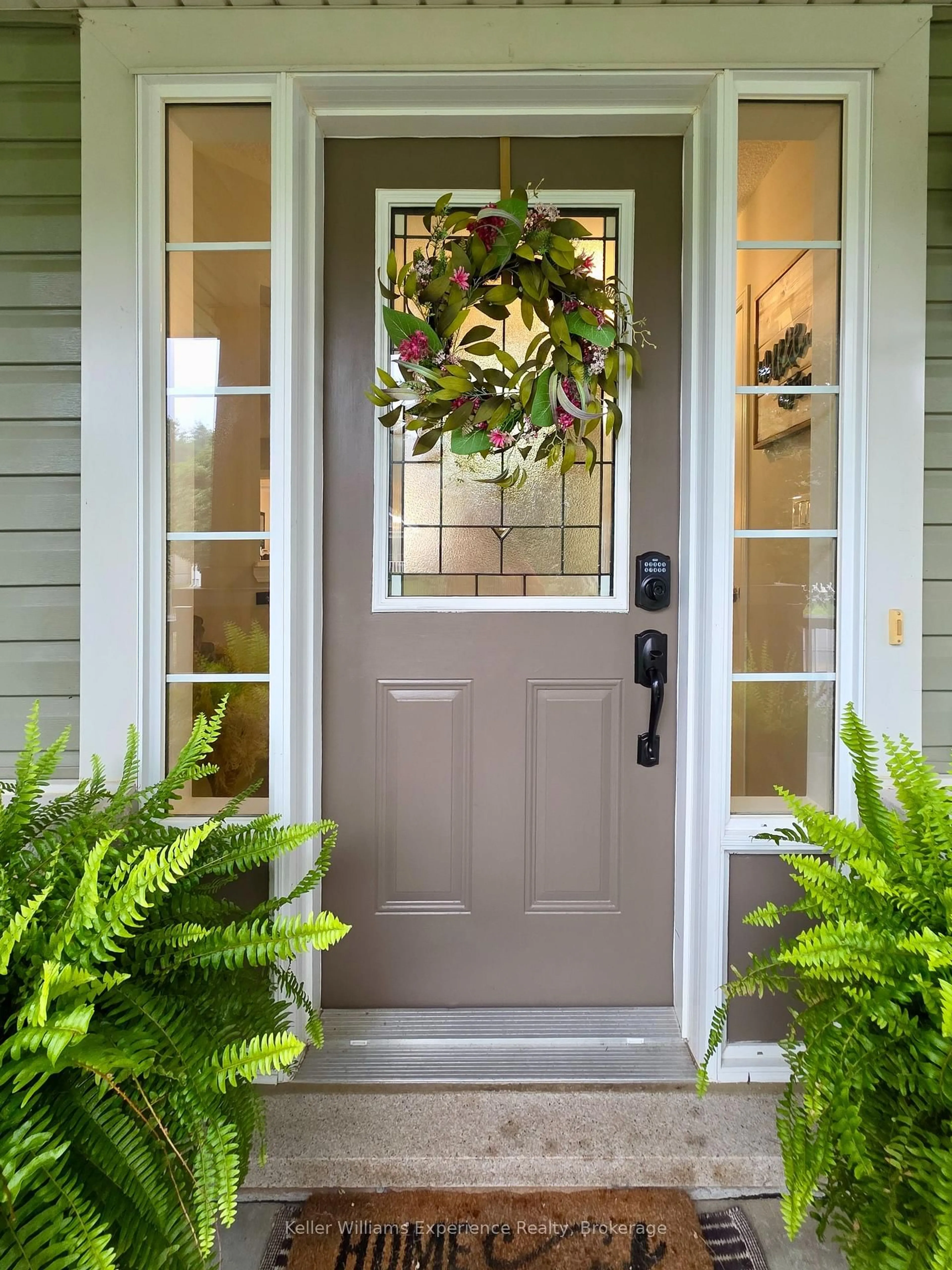 Indoor entryway for 22 Rosemead Clse, Bracebridge Ontario P1L 1W9