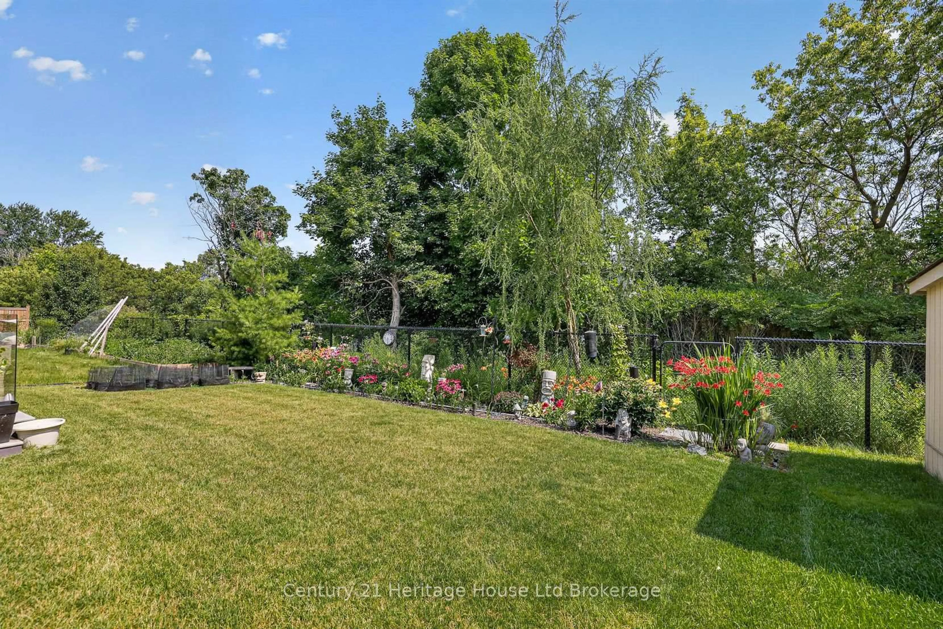A pic from outside/outdoor area/front of a property/back of a property/a pic from drone, unknown for 349 Masters Dr, Woodstock Ontario N4T 0L2