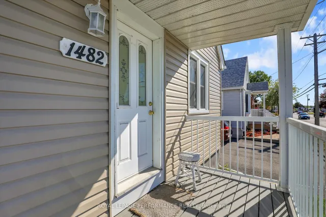 1482 Laperriere Ave, Ottawa 4