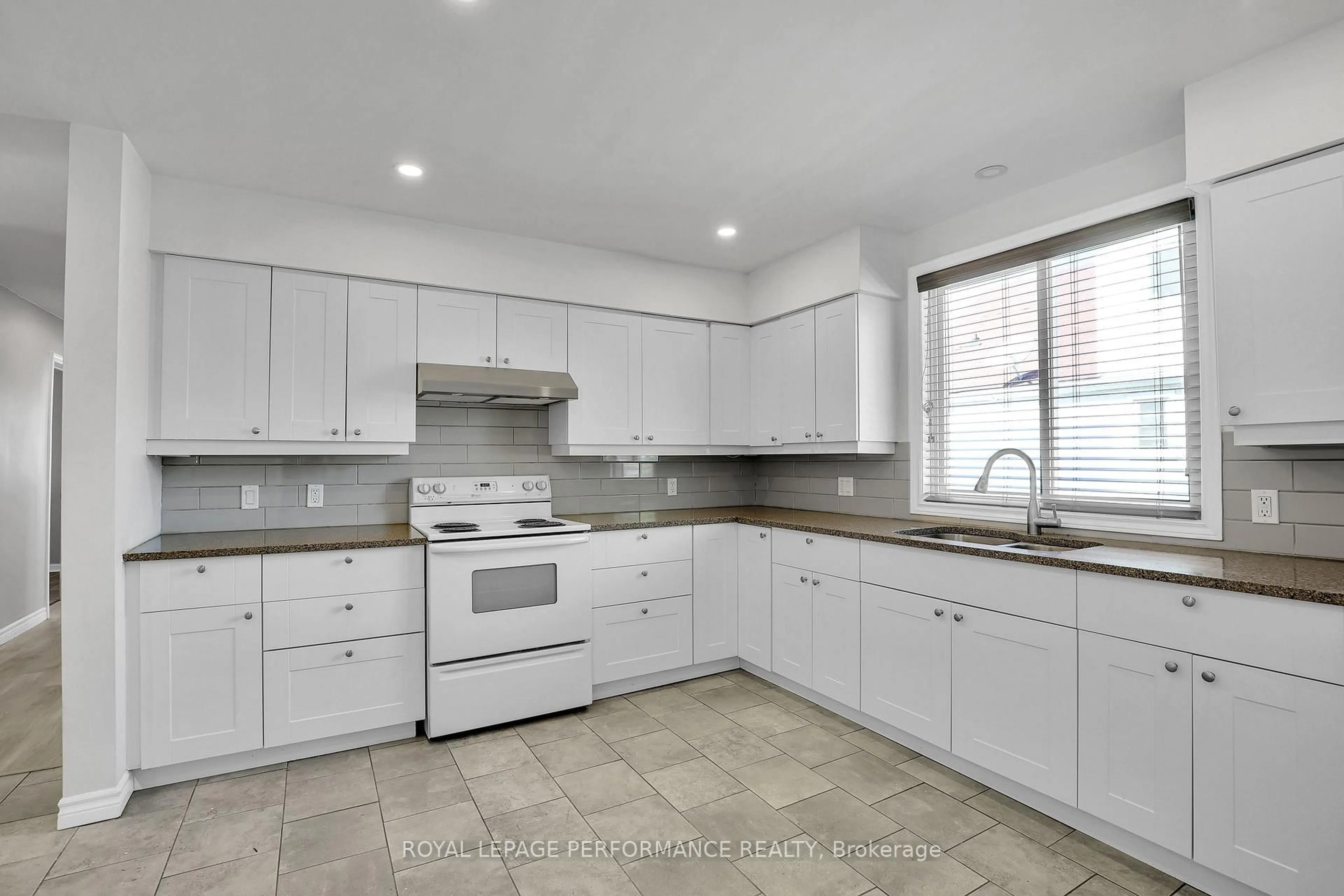 Standard kitchen, ceramic/tile floor for 1482 Laperriere Ave, Ottawa Ontario K1Z 7S9