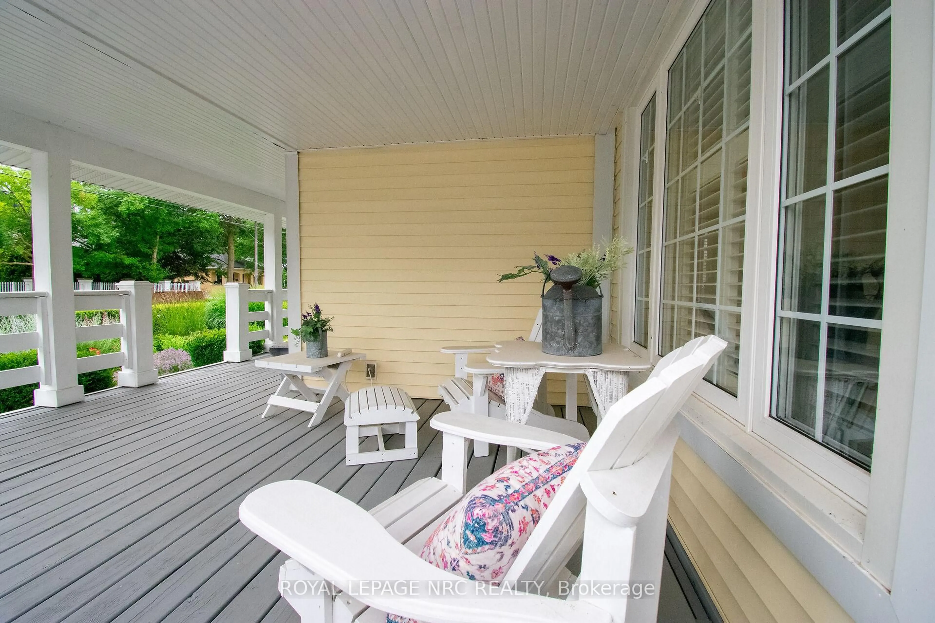 Patio, street for 87 Lakeport Rd, St. Catharines Ontario L2N 4P9