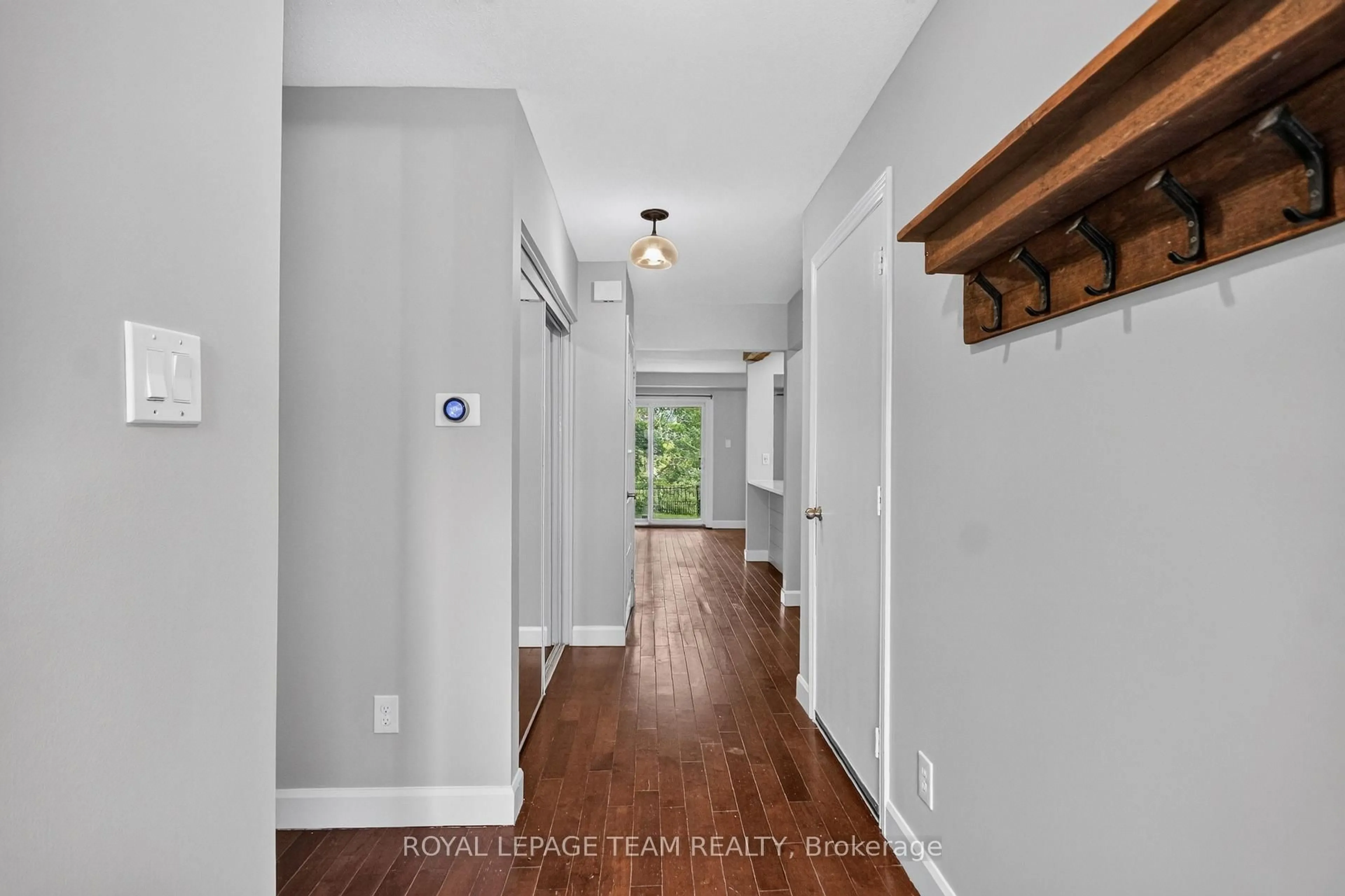 Indoor entryway for 18 Chisholm Crt #9, Kanata Ontario K2K 1E2