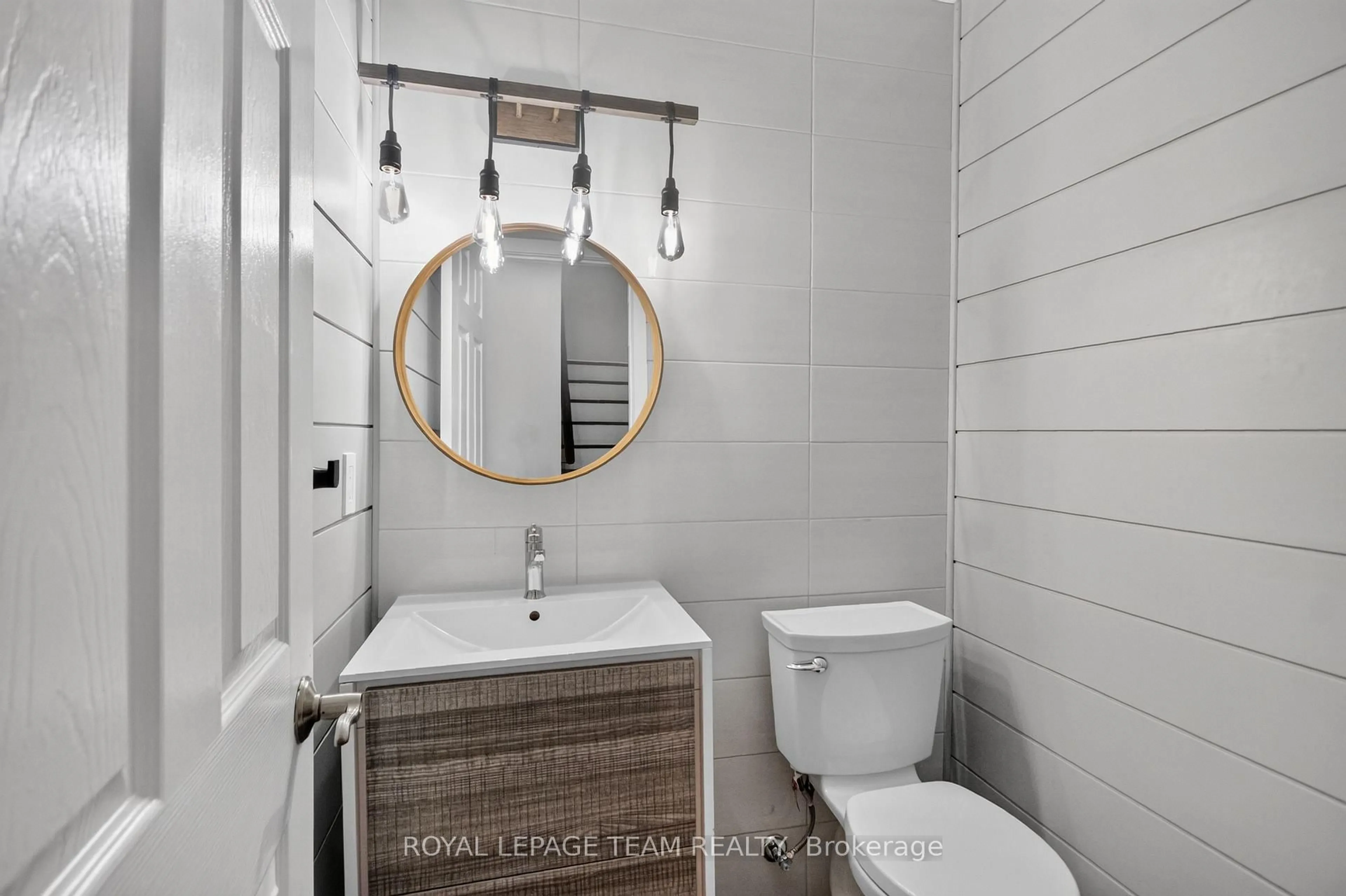 Standard bathroom, ceramic/tile floor for 18 Chisholm Crt #9, Kanata Ontario K2K 1E2