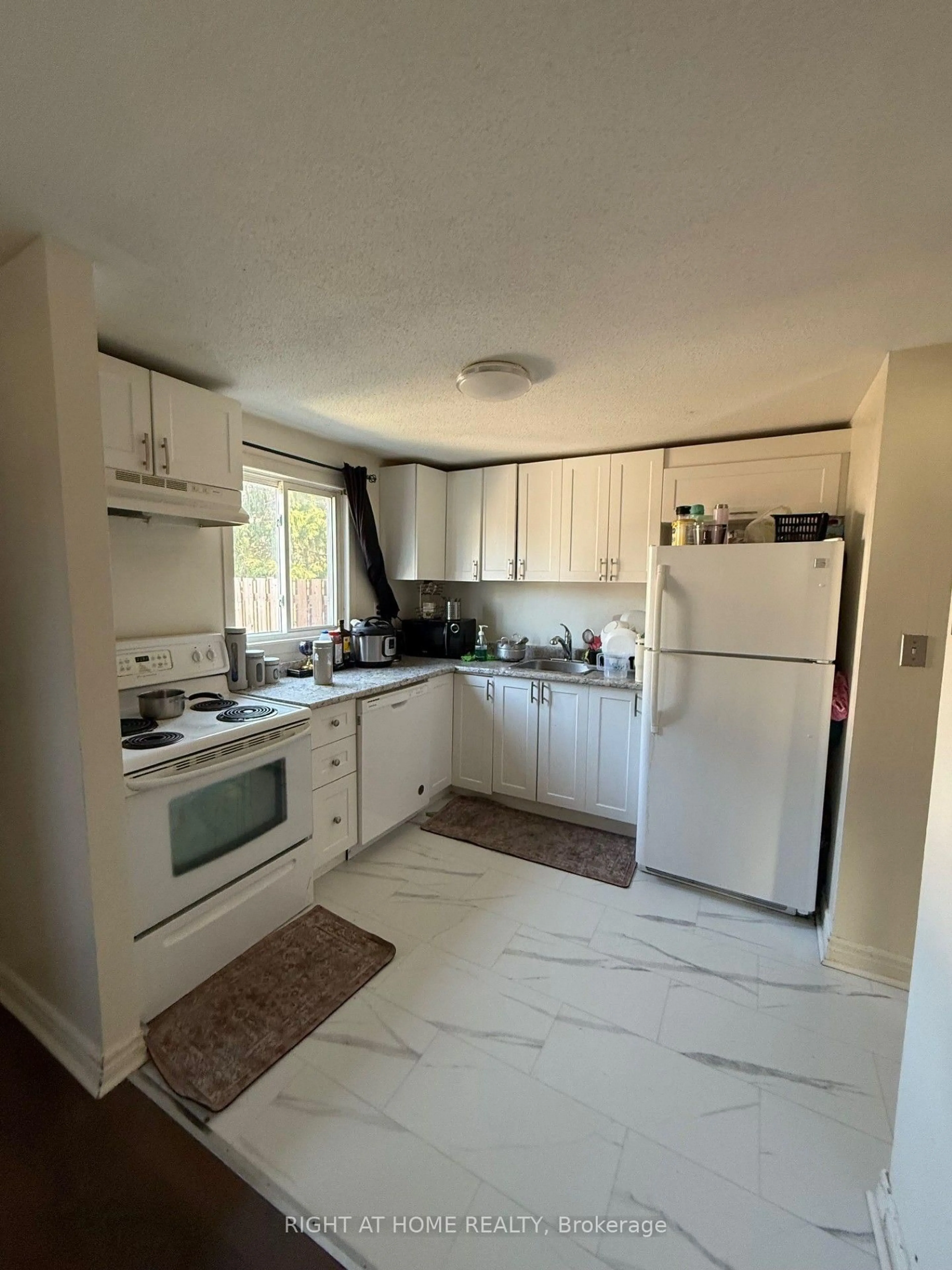 Standard kitchen, ceramic/tile floor for 1552 Beaverpond Dr #B, Ottawa Ontario K1B 3R9