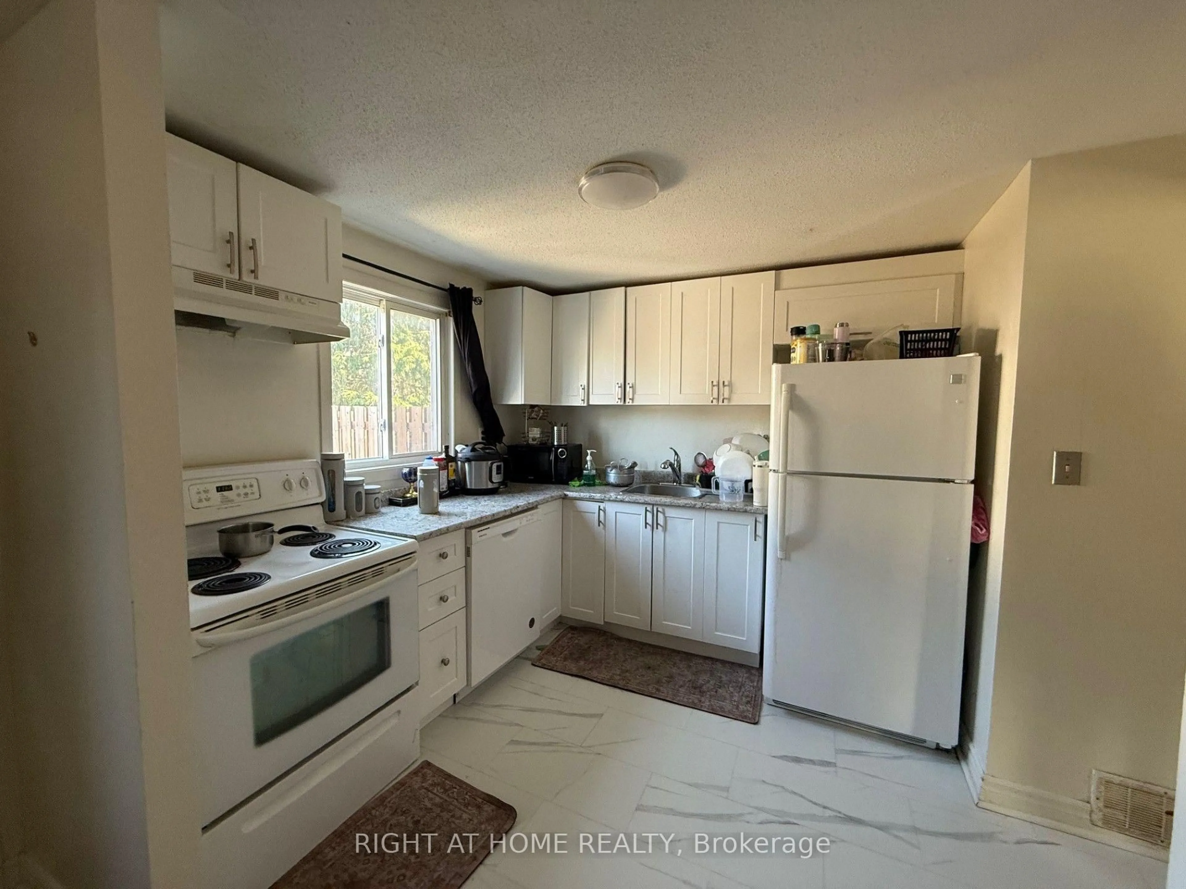 Standard kitchen, unknown for 1552 Beaverpond Dr #B, Ottawa Ontario K1B 3R9