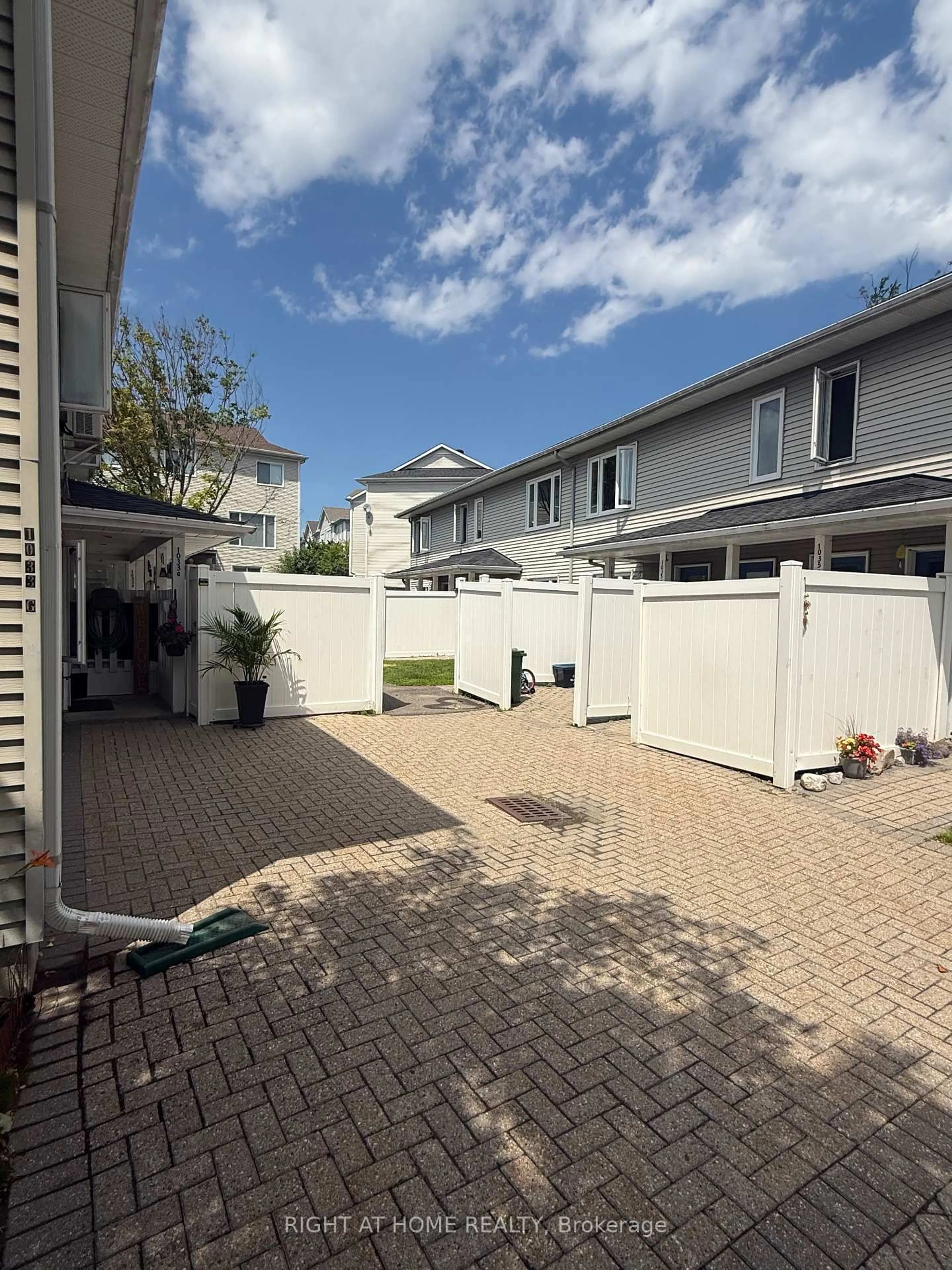 Patio, street for 1035 Cummings Ave #E, Ottawa Ontario K1J 9K5