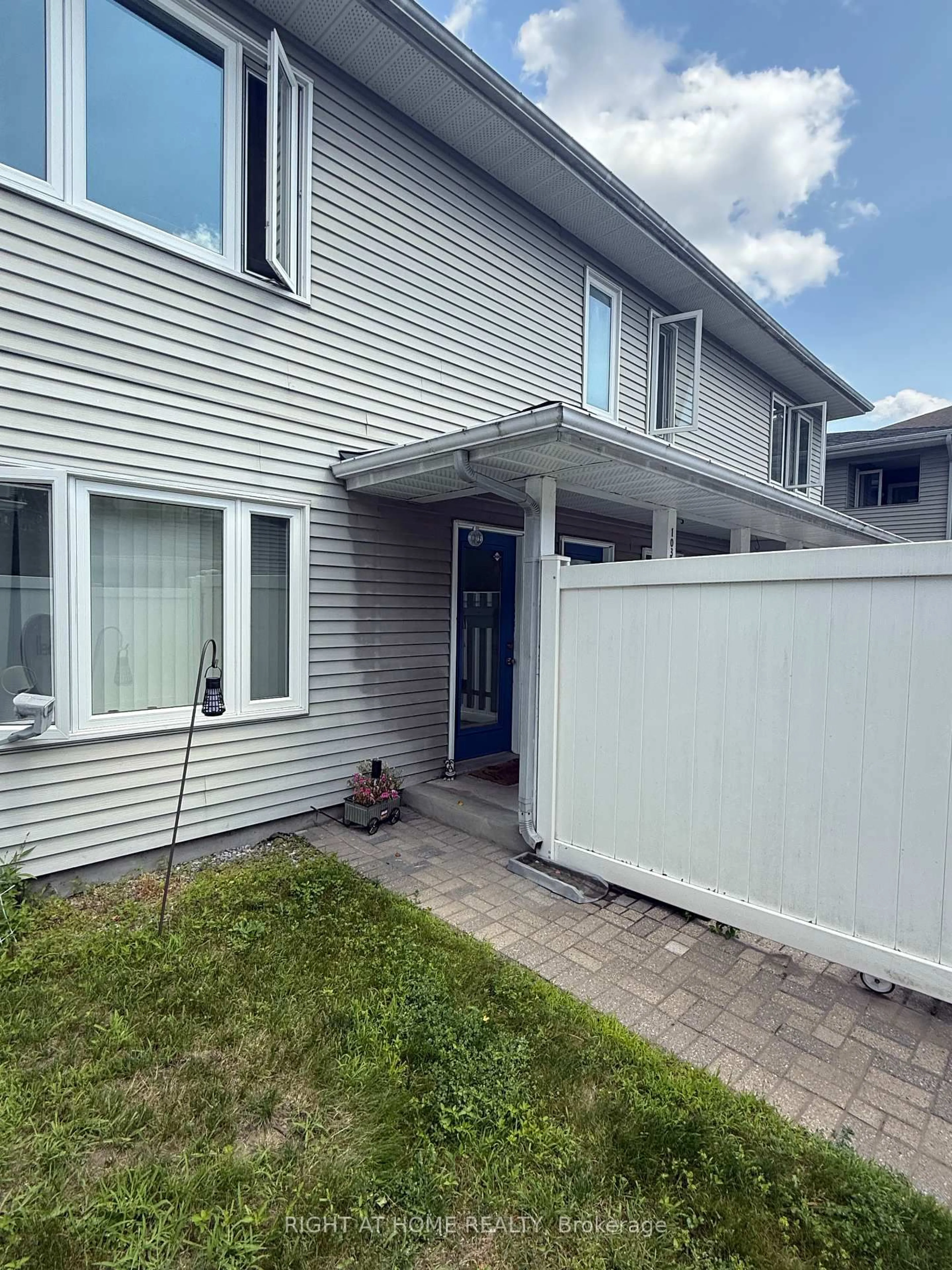 Home with vinyl exterior material, street for 1035 Cummings Ave #E, Ottawa Ontario K1J 9K5