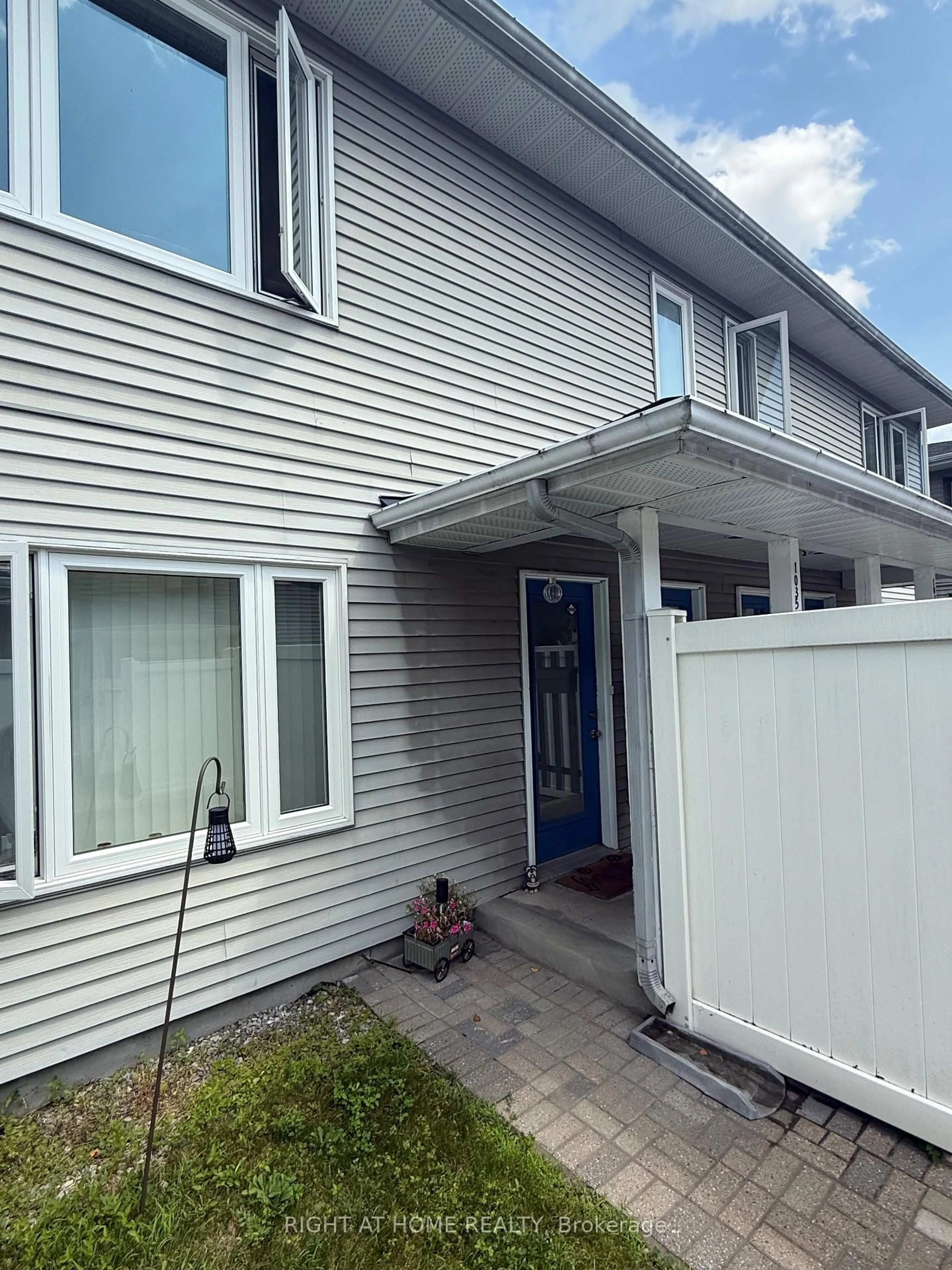 Home with vinyl exterior material, street for 1035 Cummings Ave #E, Ottawa Ontario K1J 9K5