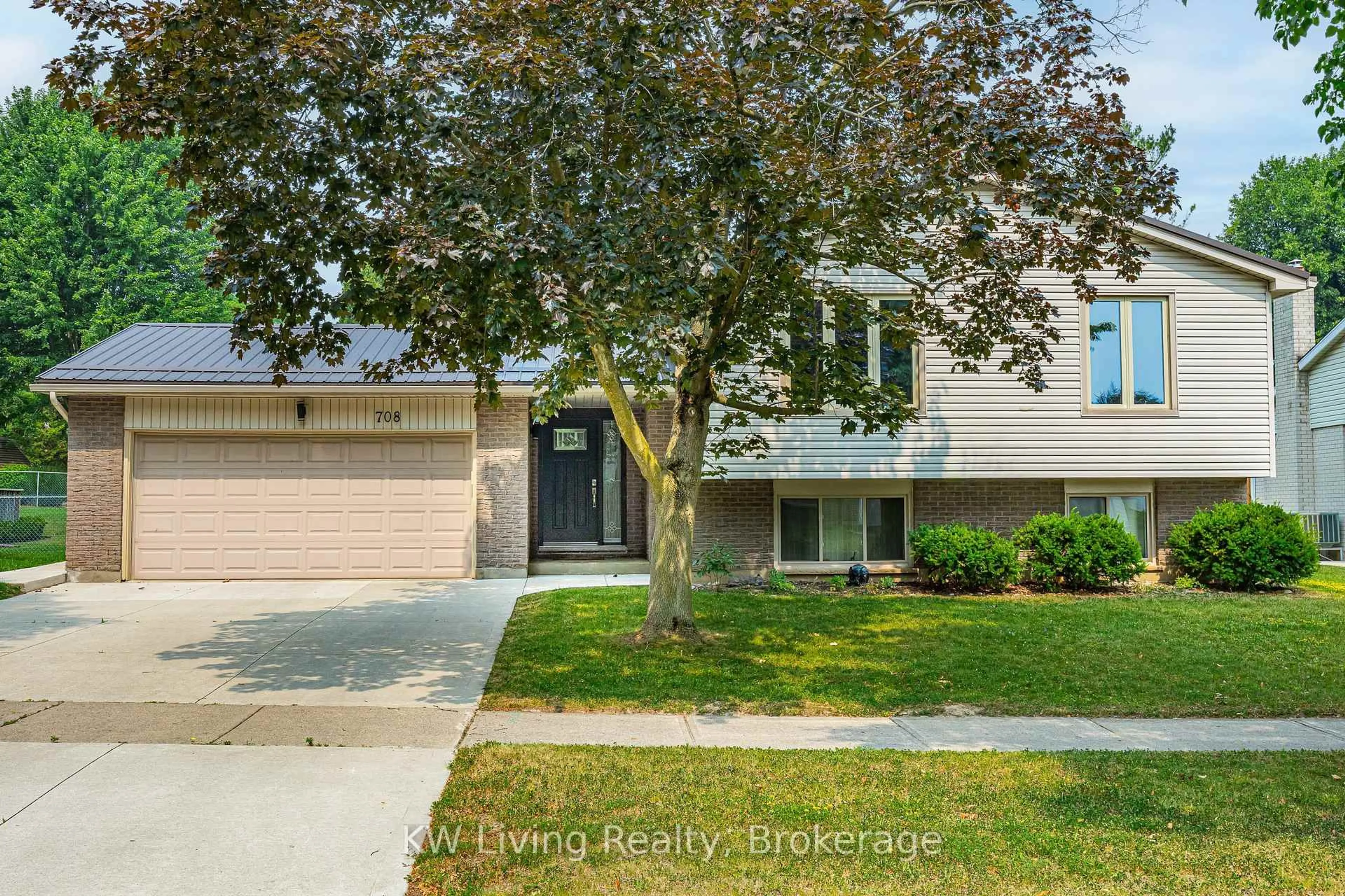 Unknown for 708 VILLAGE GREEN Ave, London South Ontario N6K 1H2