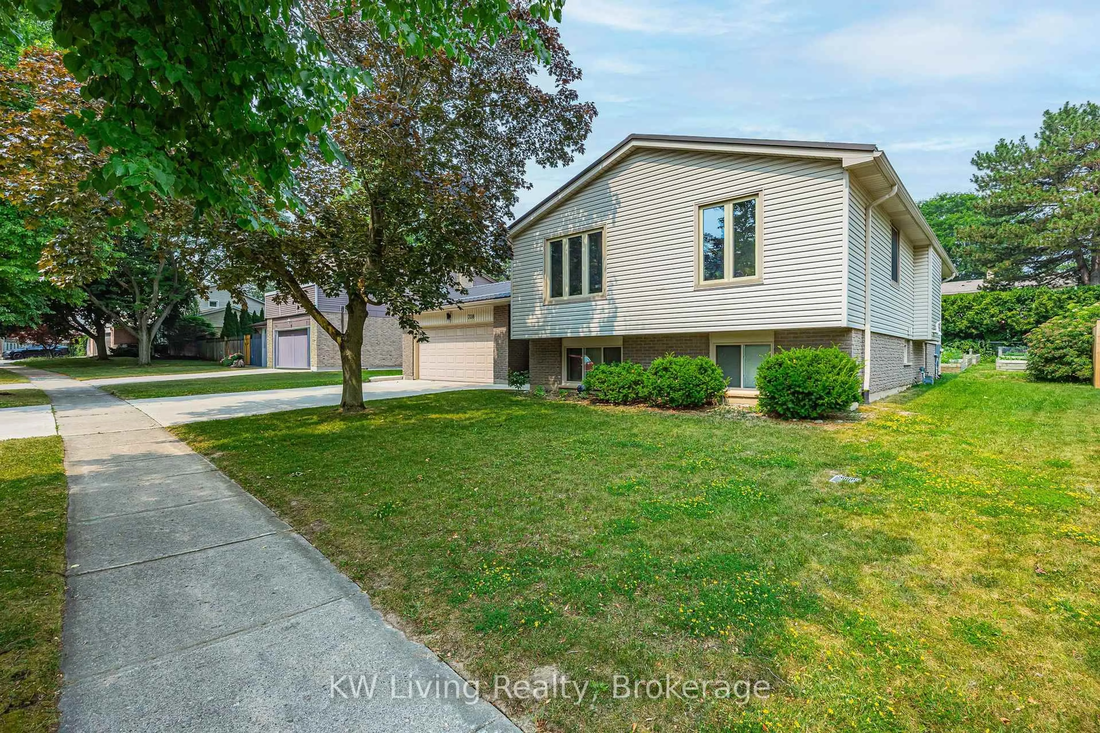 Home with vinyl exterior material, street for 708 VILLAGE GREEN Ave, London South Ontario N6K 1H2