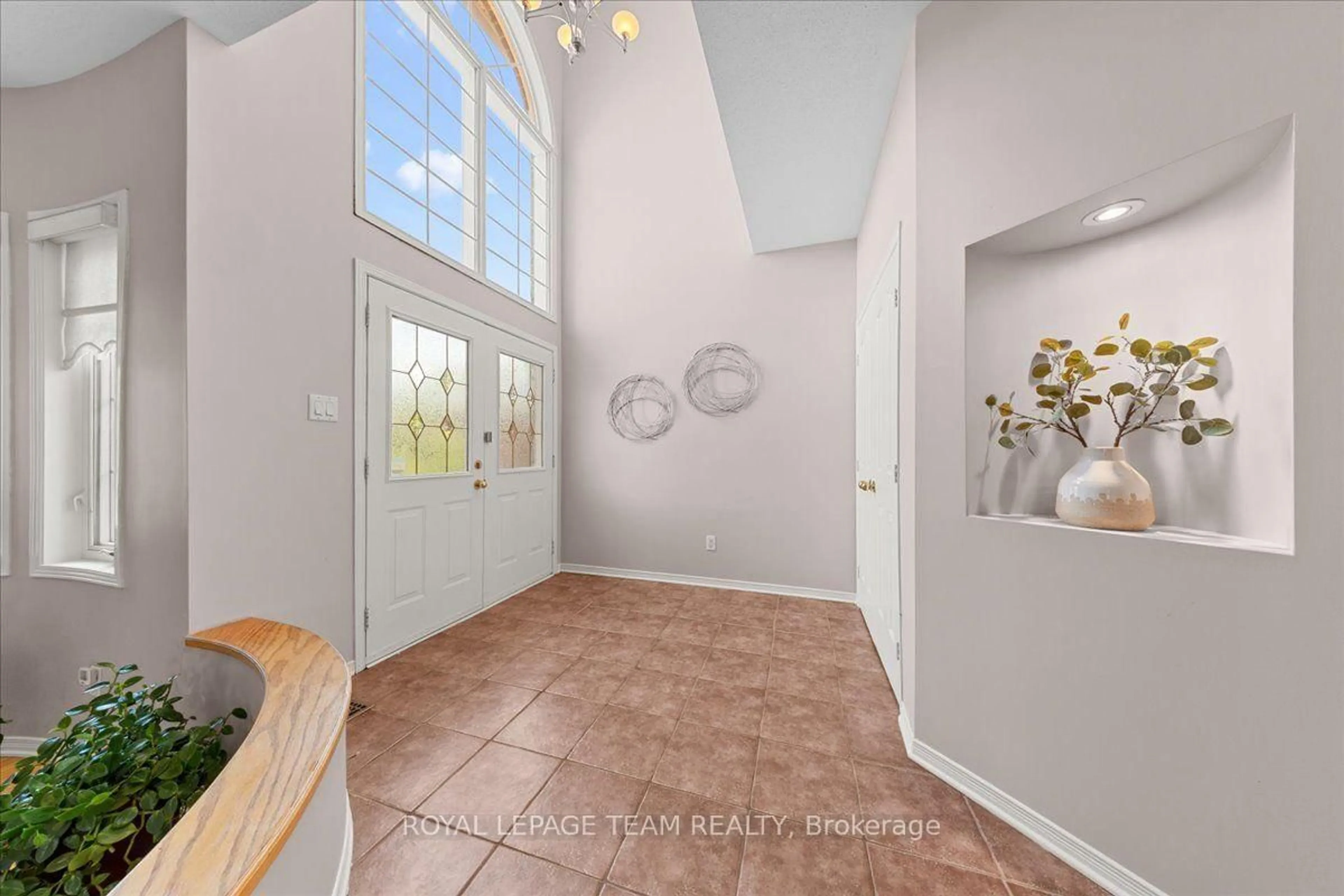 Indoor entryway for 61 Shirley's Brook Dr, Ottawa Ontario K2K 3M8