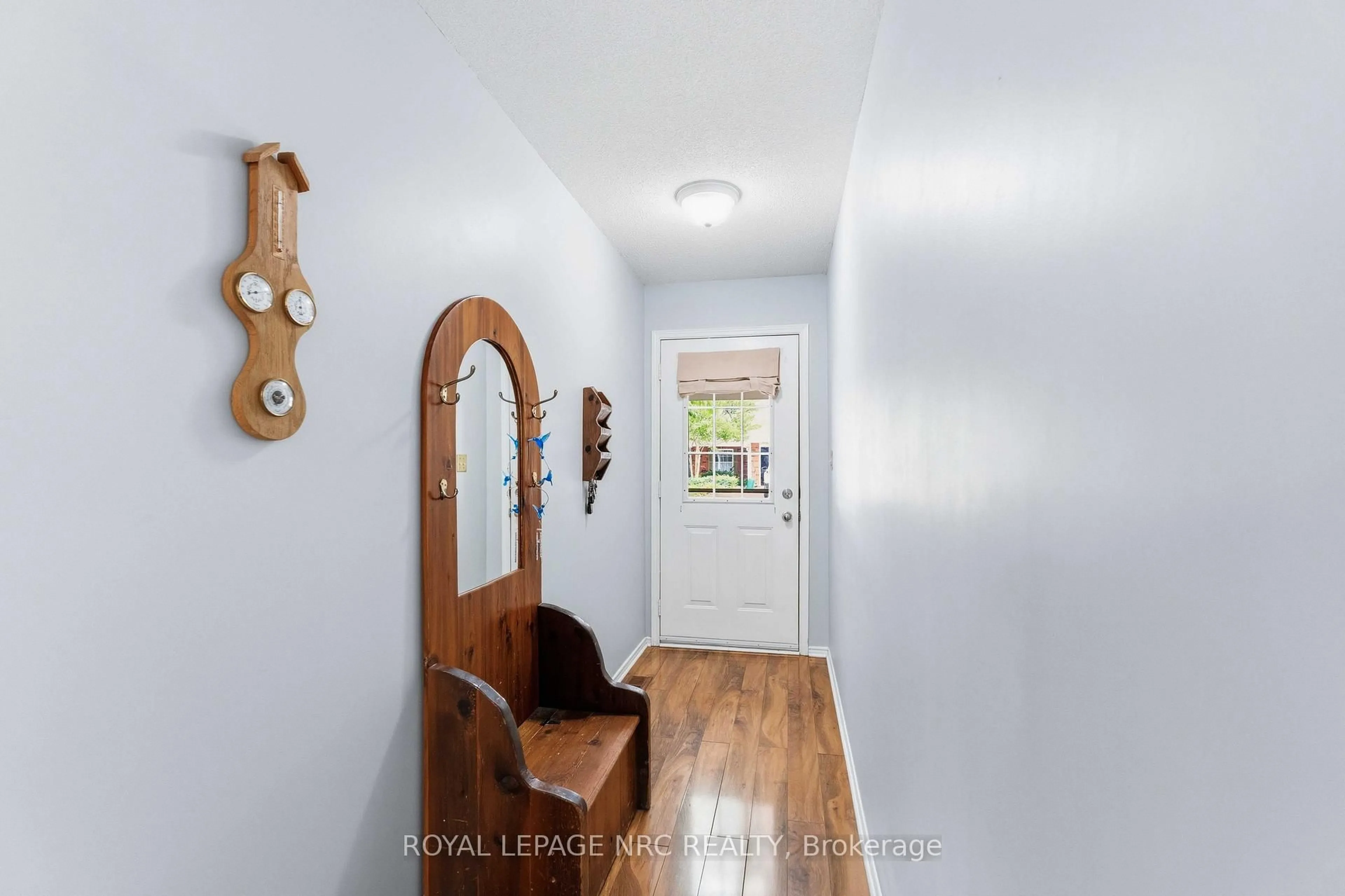 Indoor entryway for 4112 Boysenberry Crt, Lincoln Ontario L0R 2C0