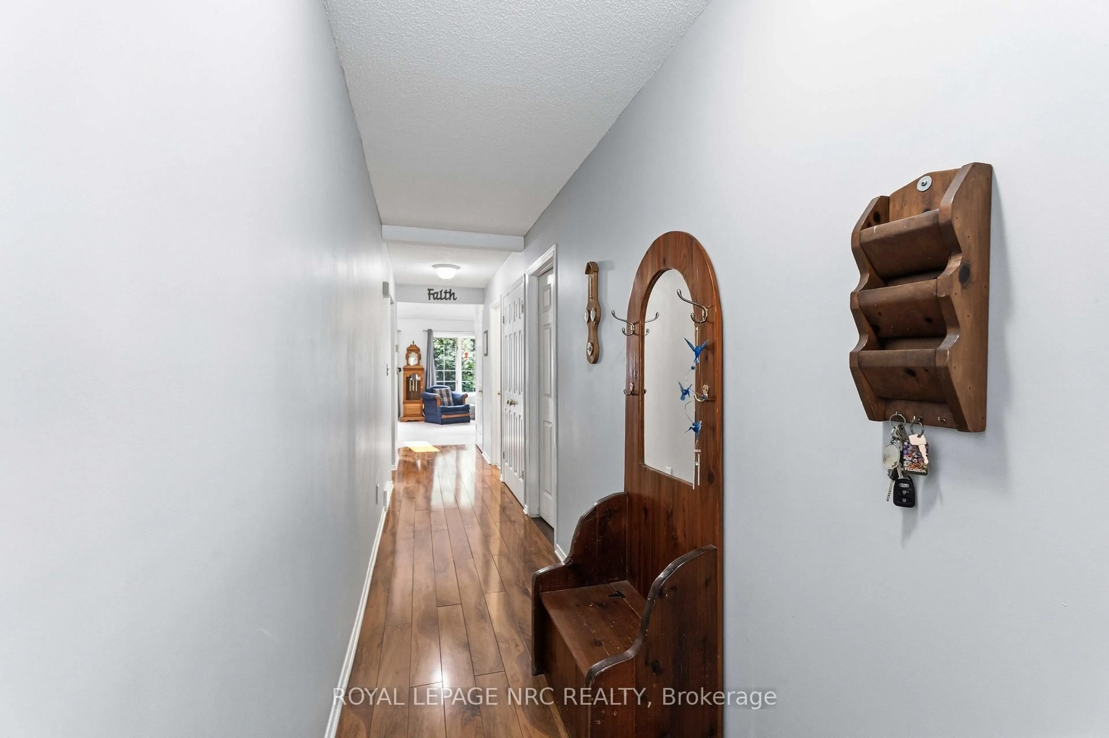 Indoor entryway for 4112 Boysenberry Crt, Lincoln Ontario L0R 2C0