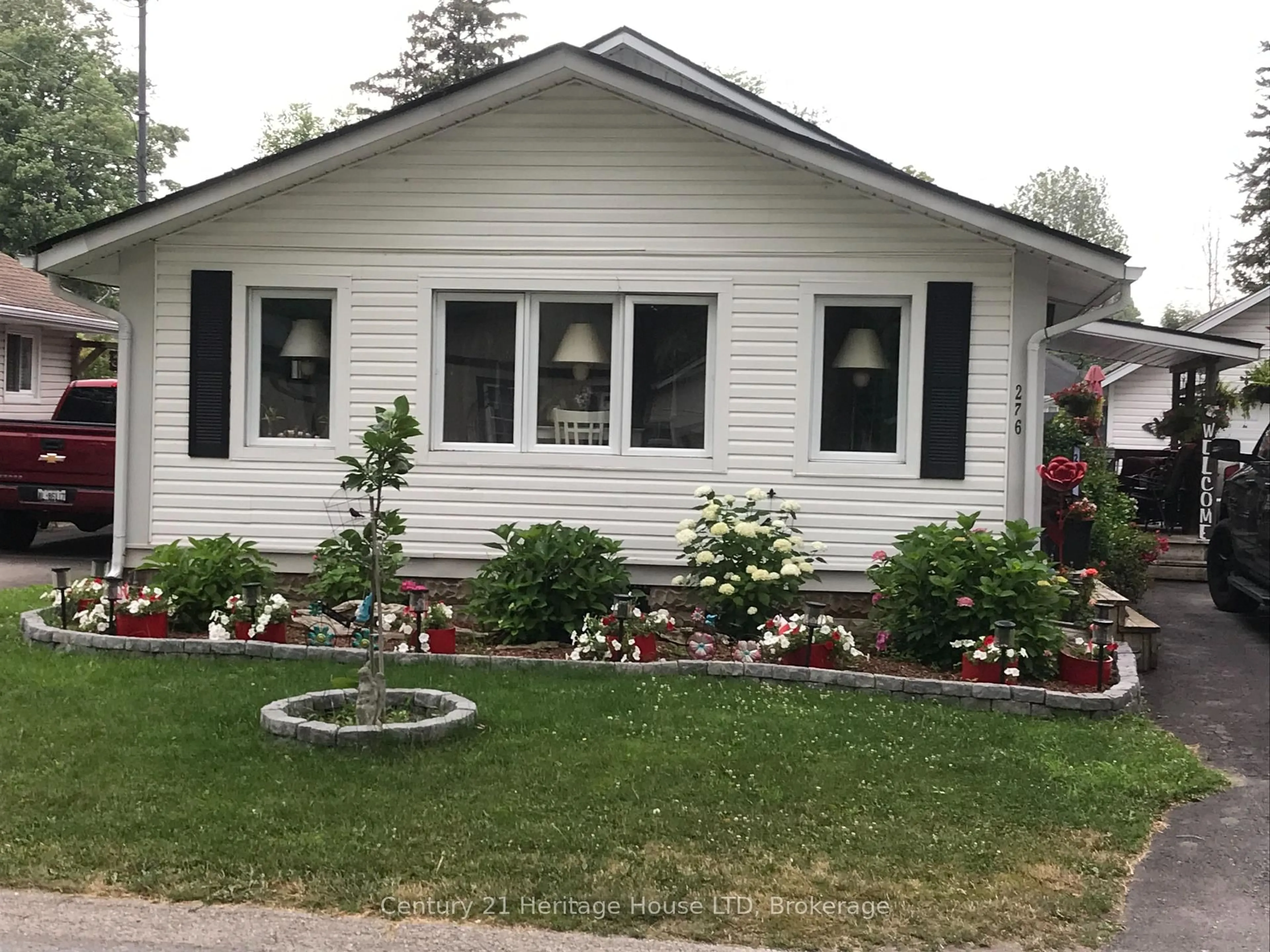 Home with vinyl exterior material, street for 276 Oxford Ave, Fort Erie Ontario L0S 1B0