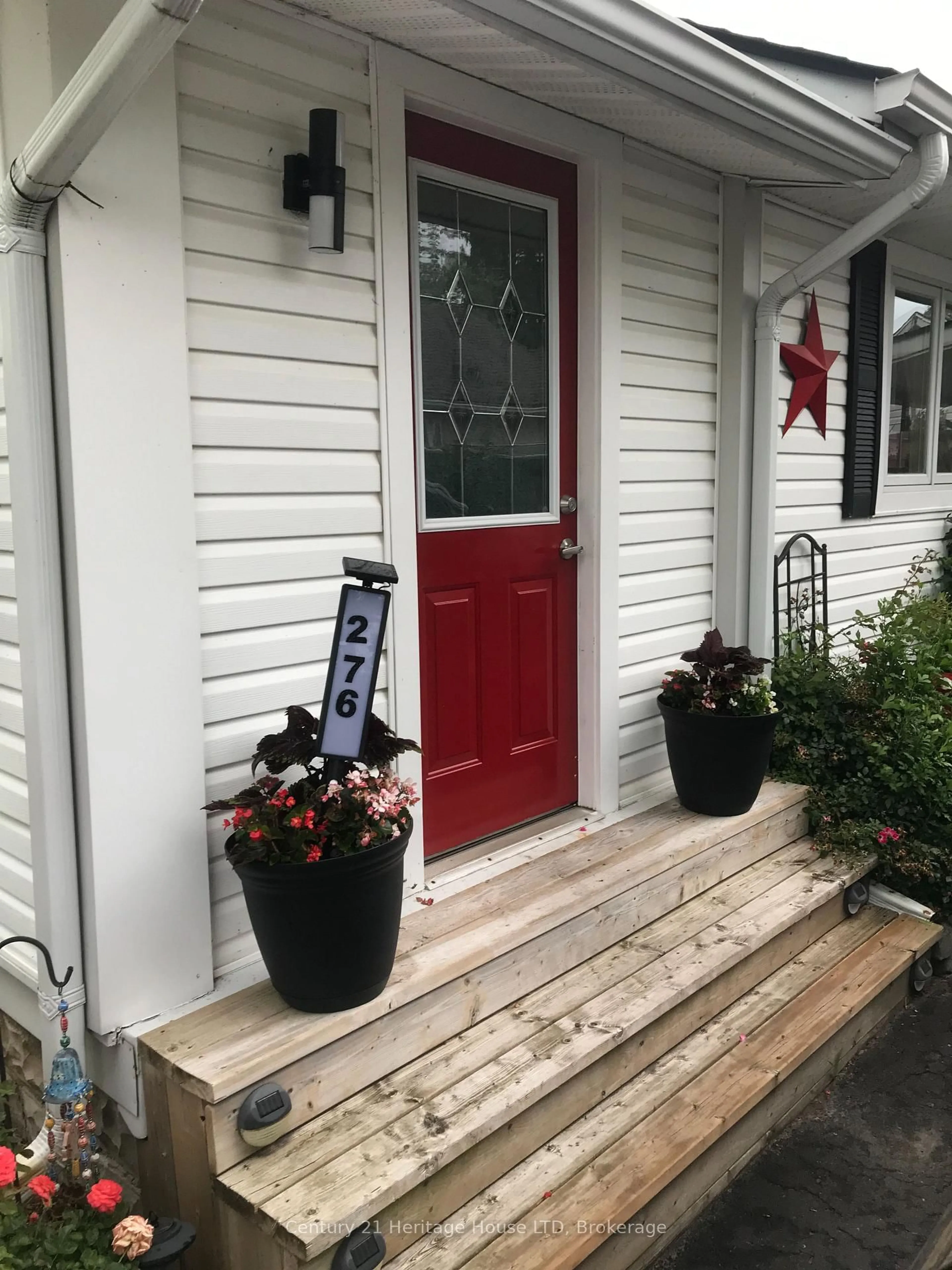 Indoor entryway for 276 Oxford Ave, Fort Erie Ontario L0S 1B0