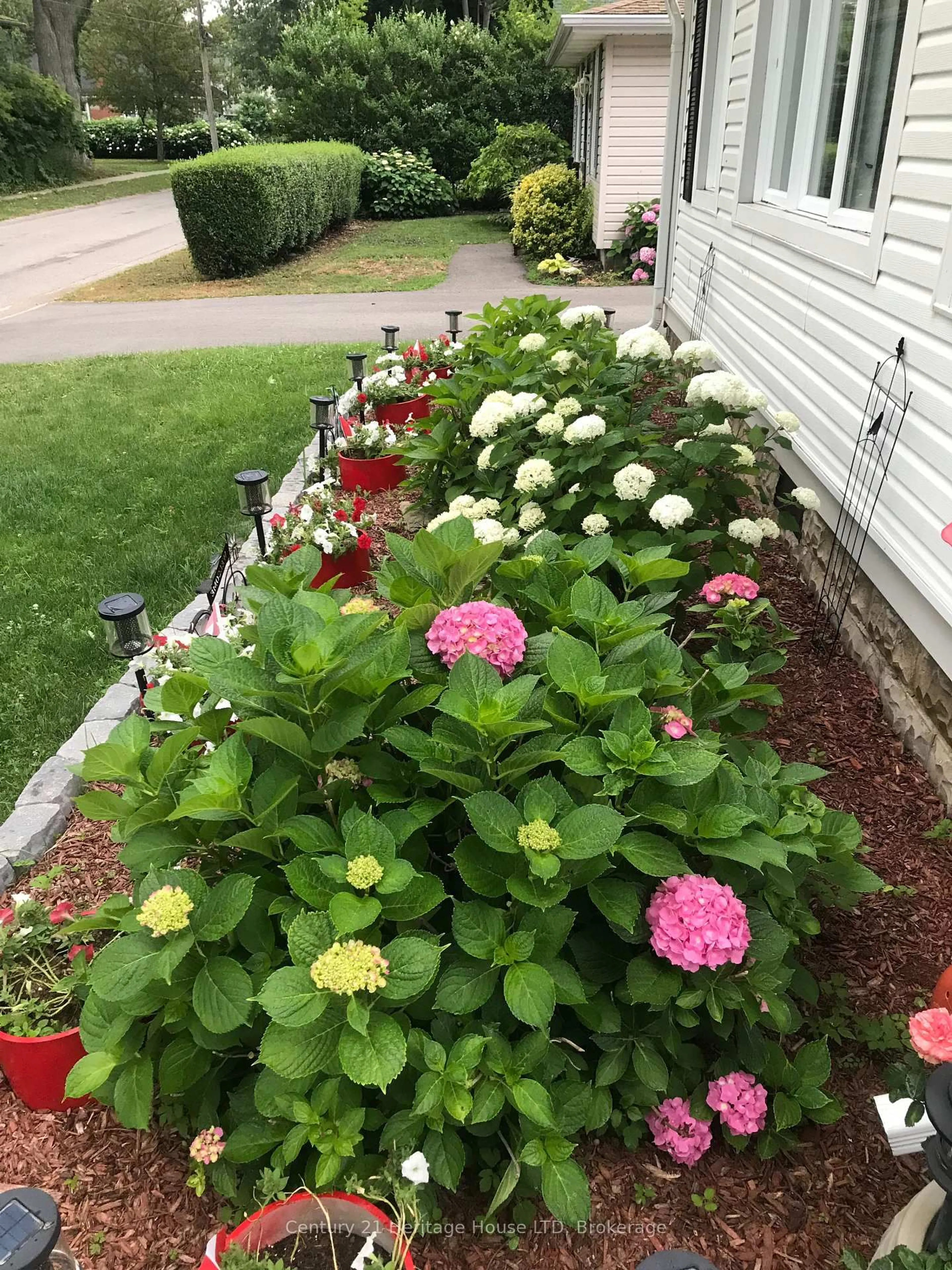 Patio, street for 276 Oxford Ave, Fort Erie Ontario L0S 1B0