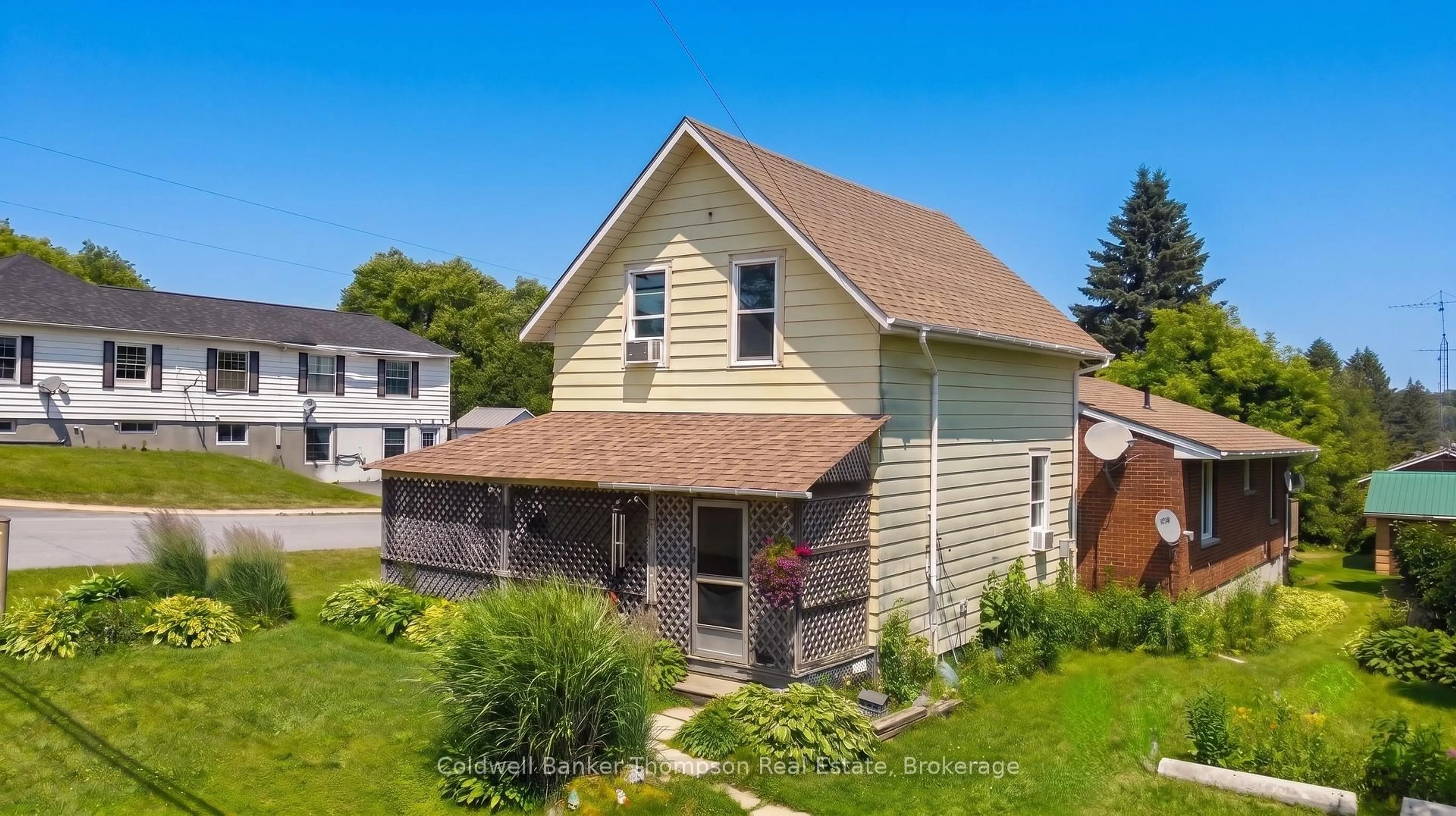 A pic from outside/outdoor area/front of a property/back of a property/a pic from drone, street for 138 Main St, Burk's Falls Ontario P0A 1C0