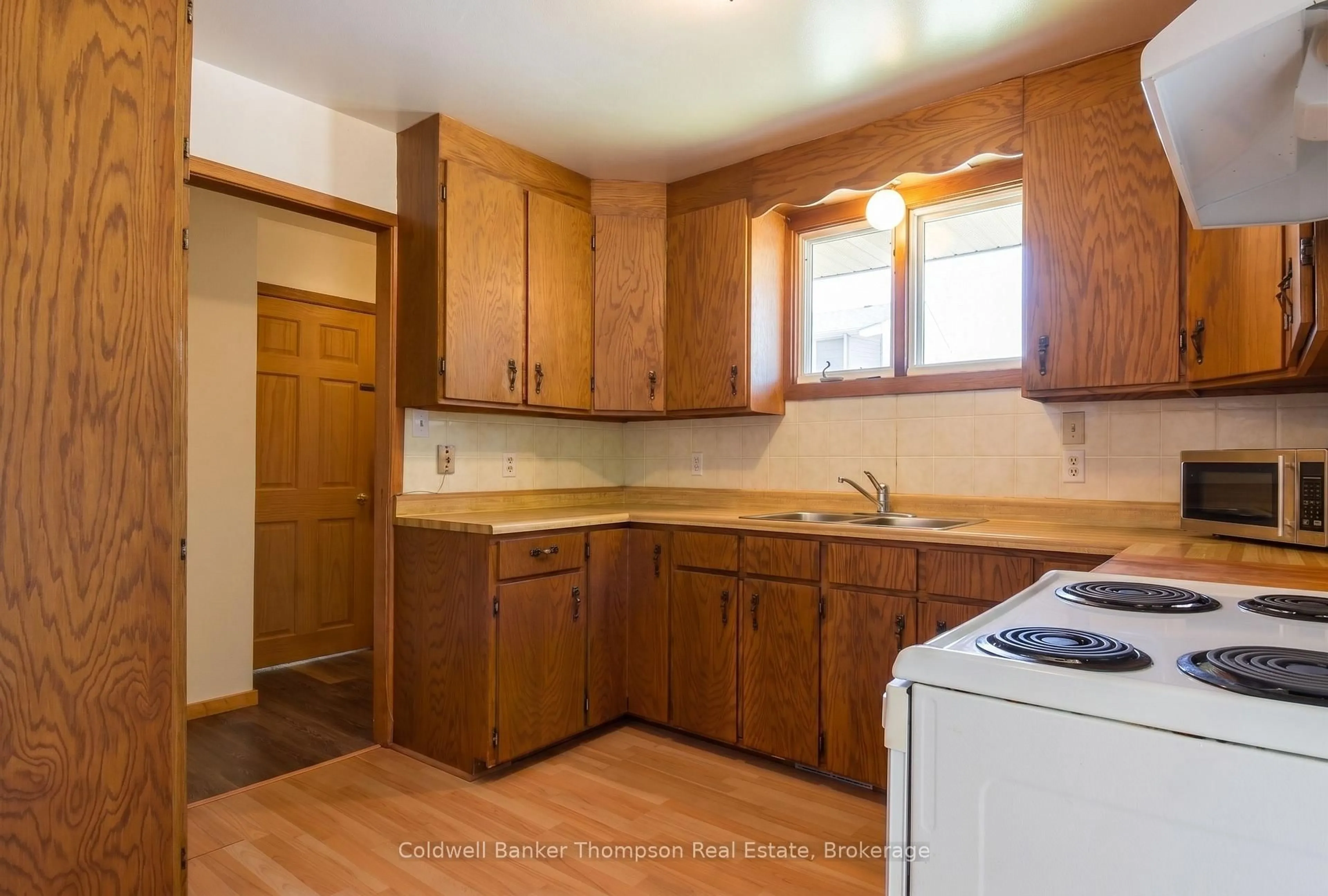 Standard kitchen, unknown for 138 Main St, Burk's Falls Ontario P0A 1C0