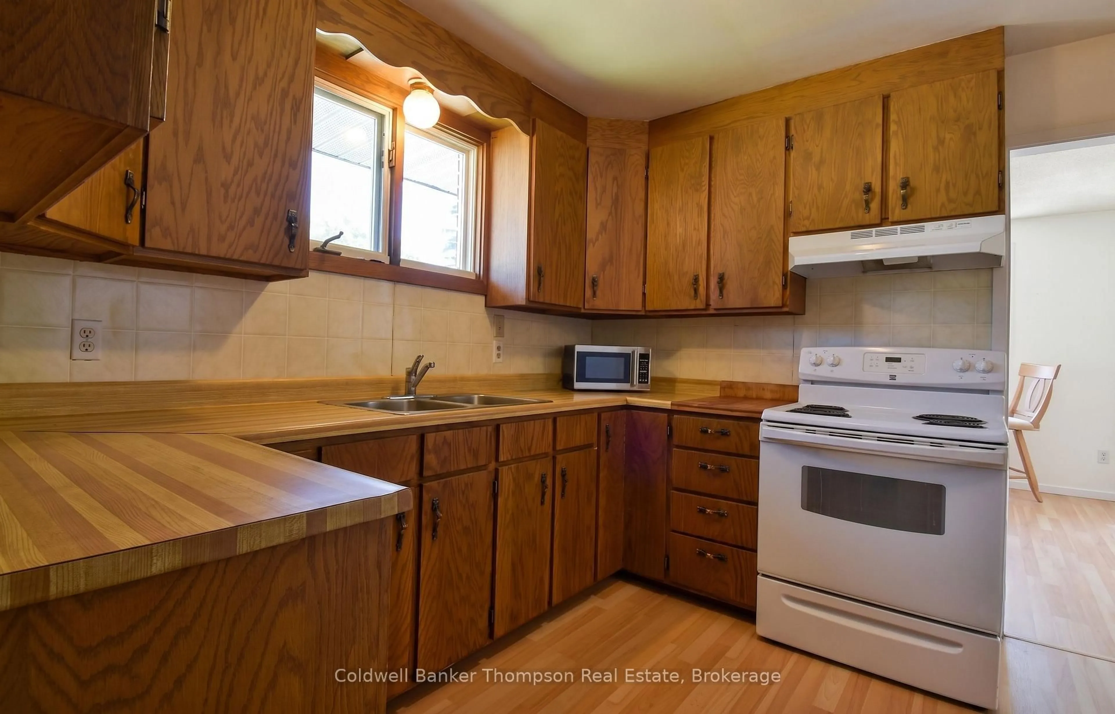 Standard kitchen, unknown for 138 Main St, Burk's Falls Ontario P0A 1C0