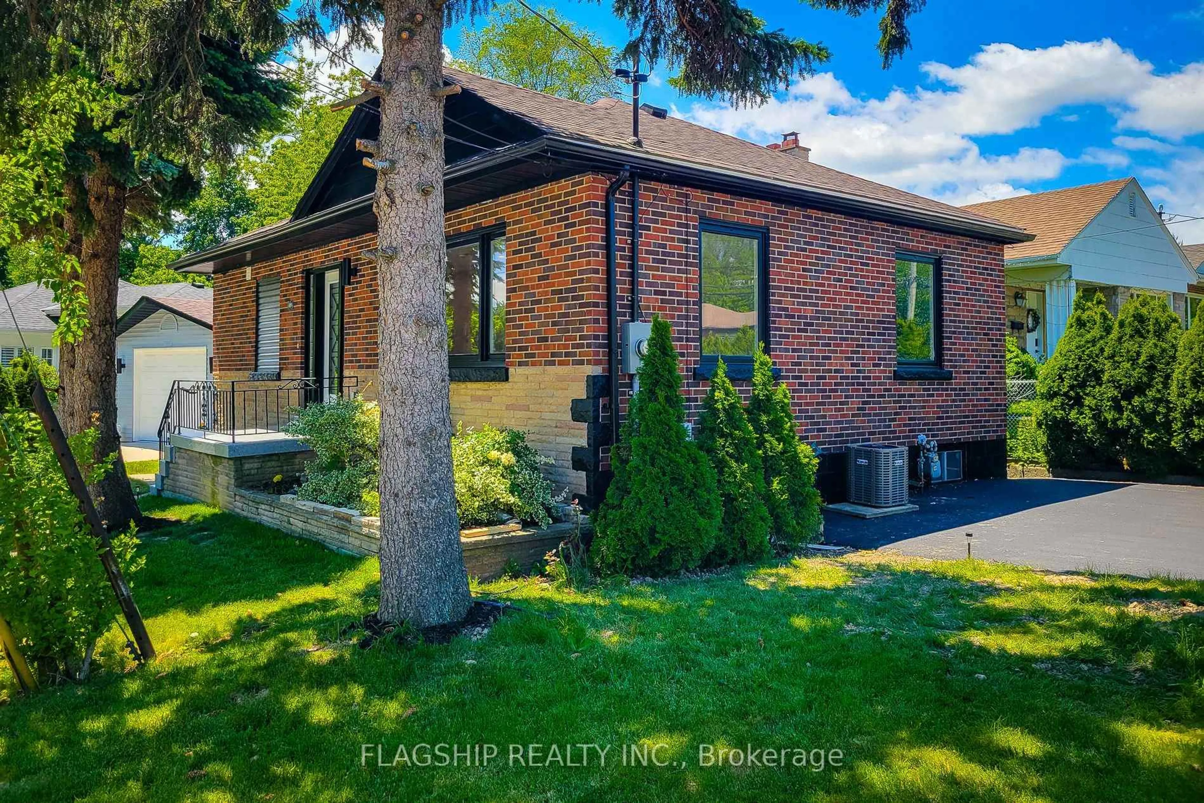 Home with brick exterior material, unknown for 292 Glenholme Ave, Hamilton Ontario L8K 3M3